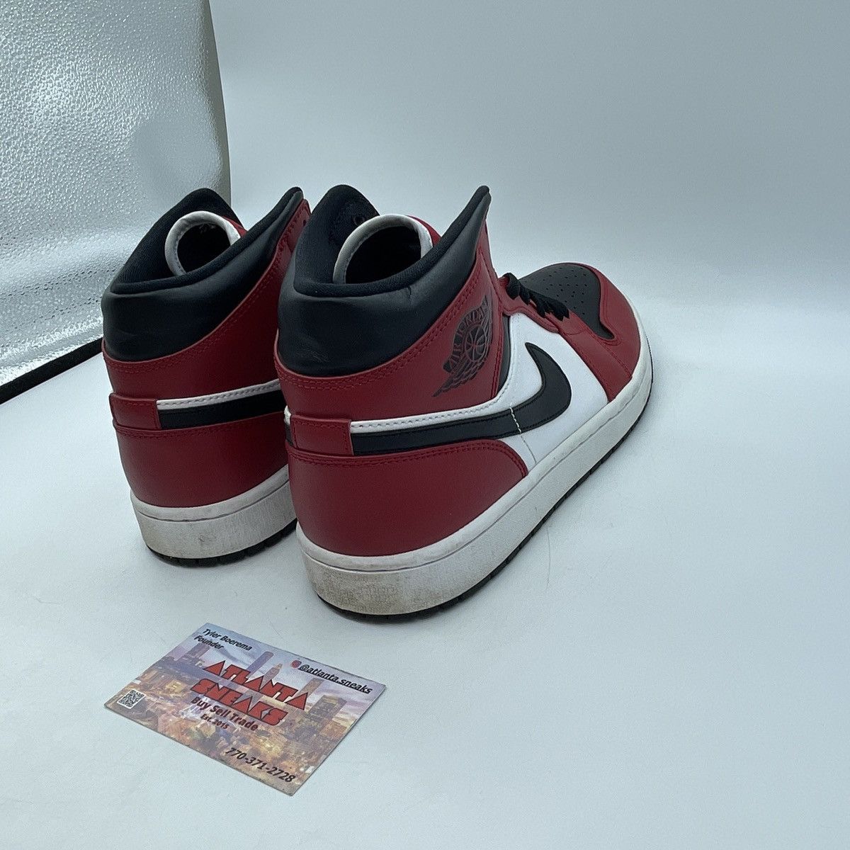 Jordan Brand Air Jordan 1 mid Chicago black toe Size US 9.5 / EU 42-43 - 5 Thumbnail