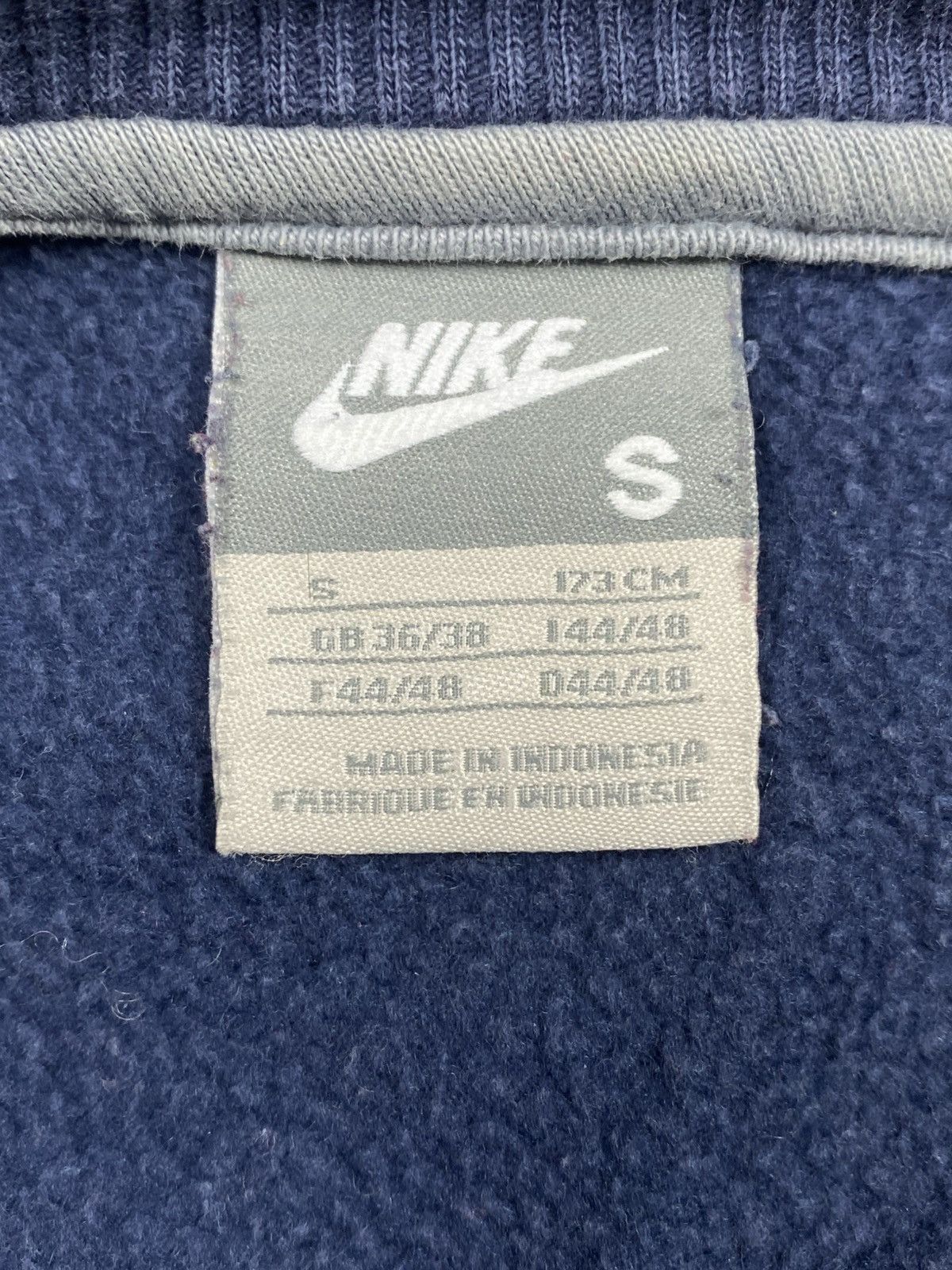 Nike Vintage Nike Swoosh Embroidered Logo Crewneck Sweatshirt Size US S / EU 44-46 / 1 - 10 Thumbnail