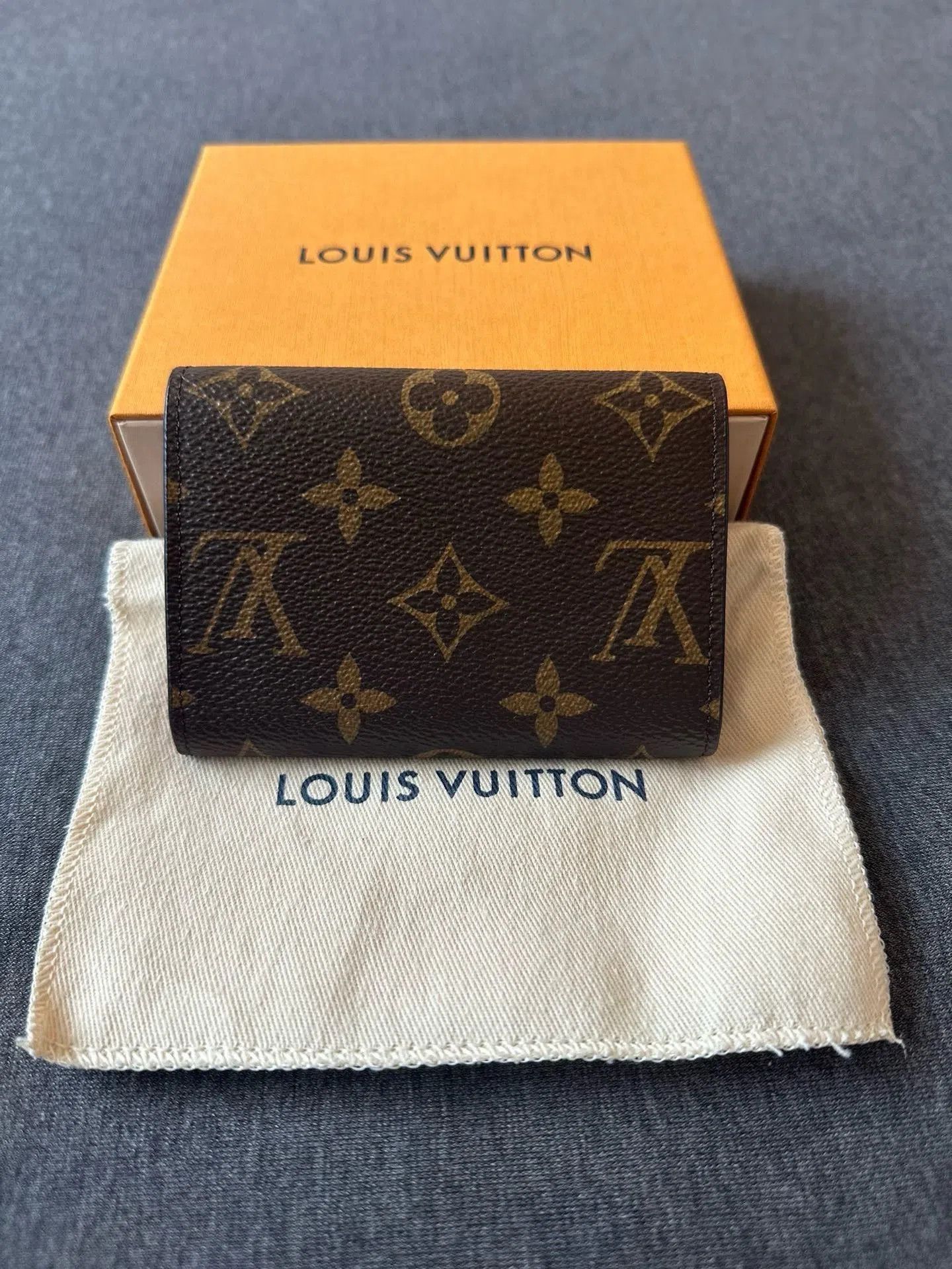 Louis Vuitton LV Classic Monogram Small Wallet. Size ONE SIZE - 2 Thumbnail