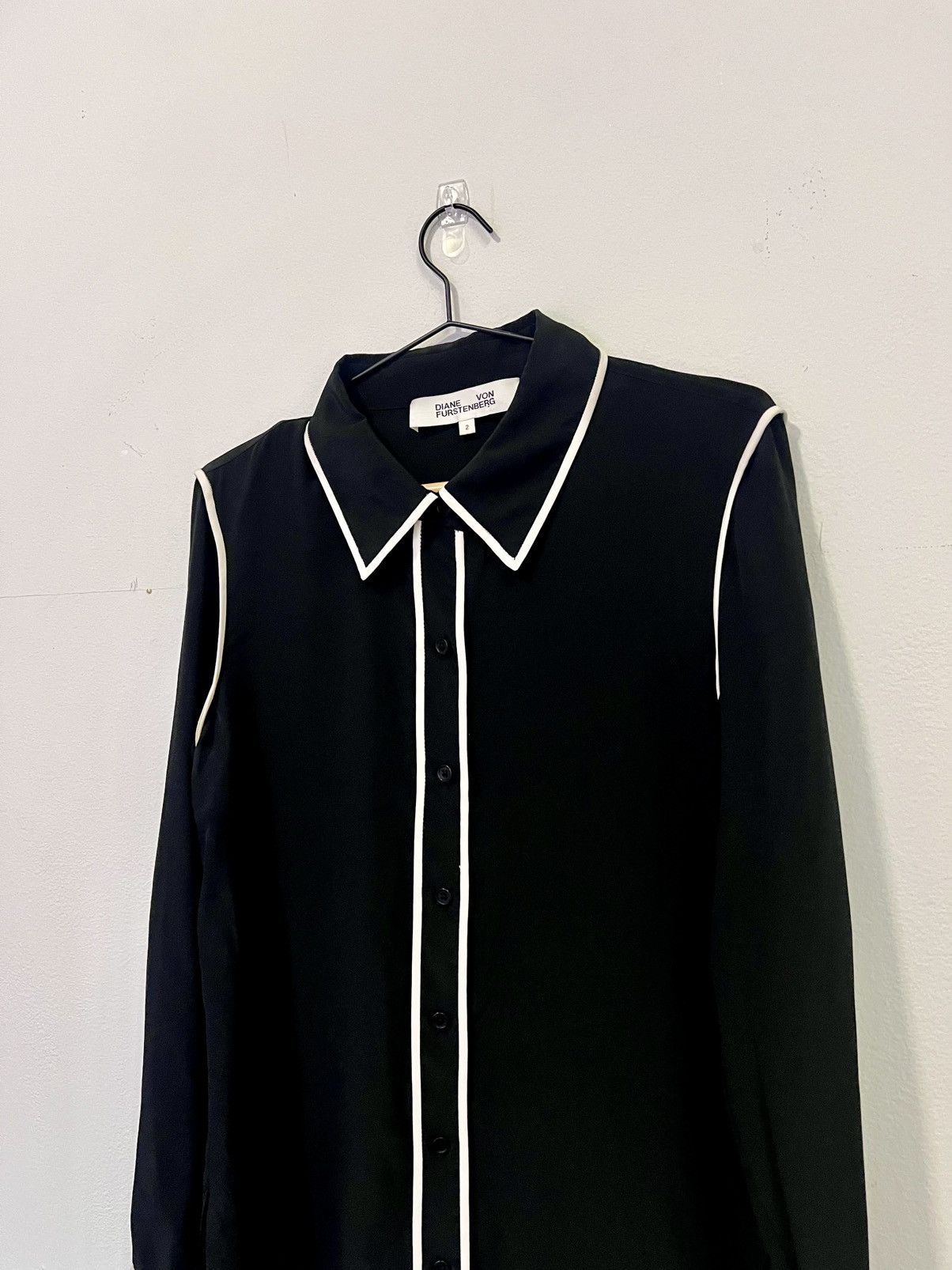 Diane von Furstenberg DVF 100% Silk Contrast Piping Blouse – Sz 2 Size S / US 4 / IT 40 - 2 Thumbnail