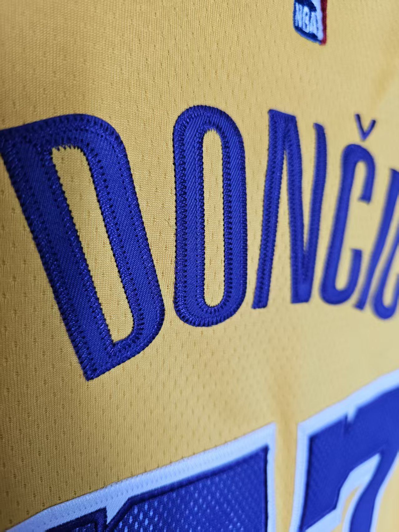 NBA Lakers #77 Luka Dončić Jersey Double Stitched Size US M / EU 48-50 / 2 - 7 Thumbnail