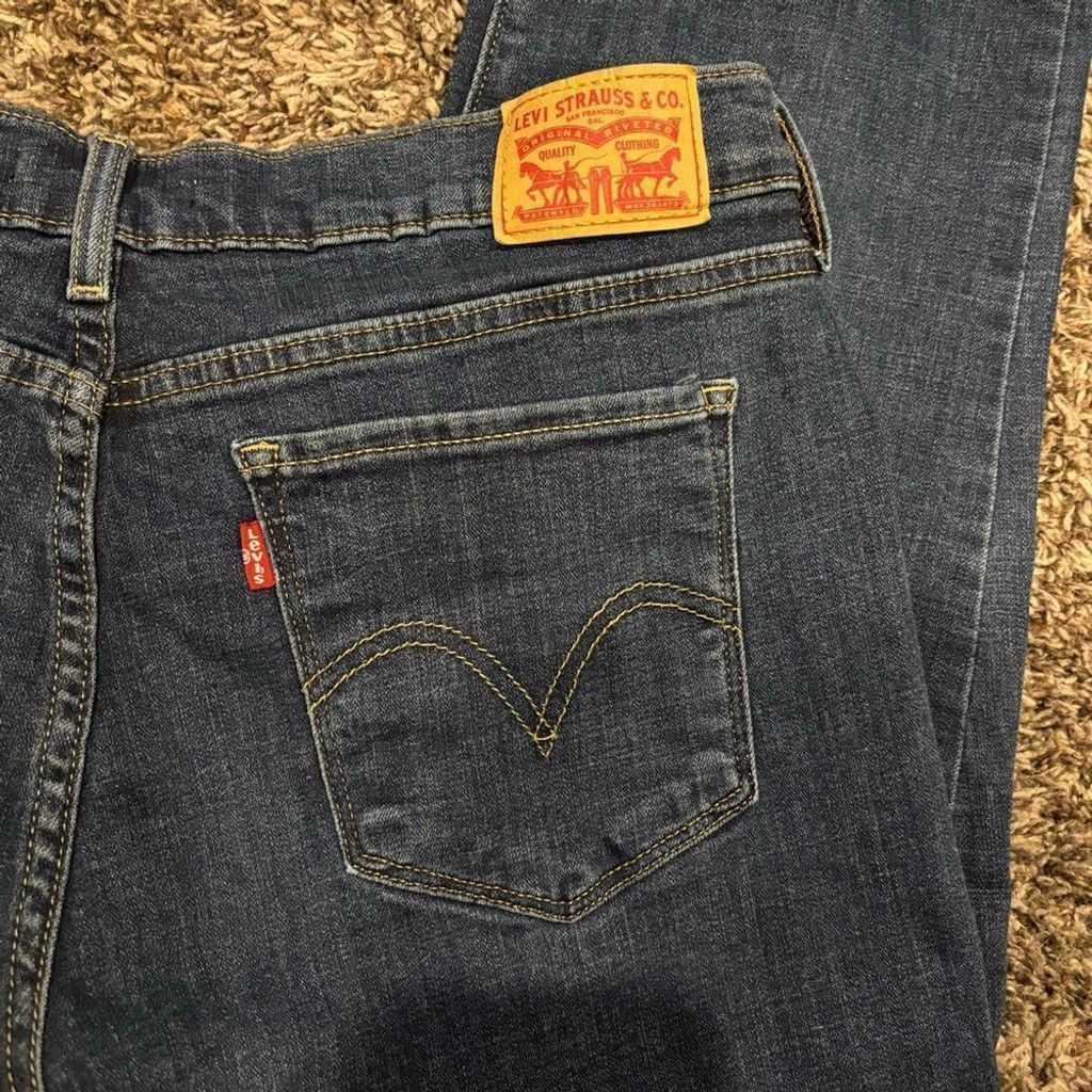 Levi's Women’s Levi’s Straight Jeans Size 31" - 2 Thumbnail