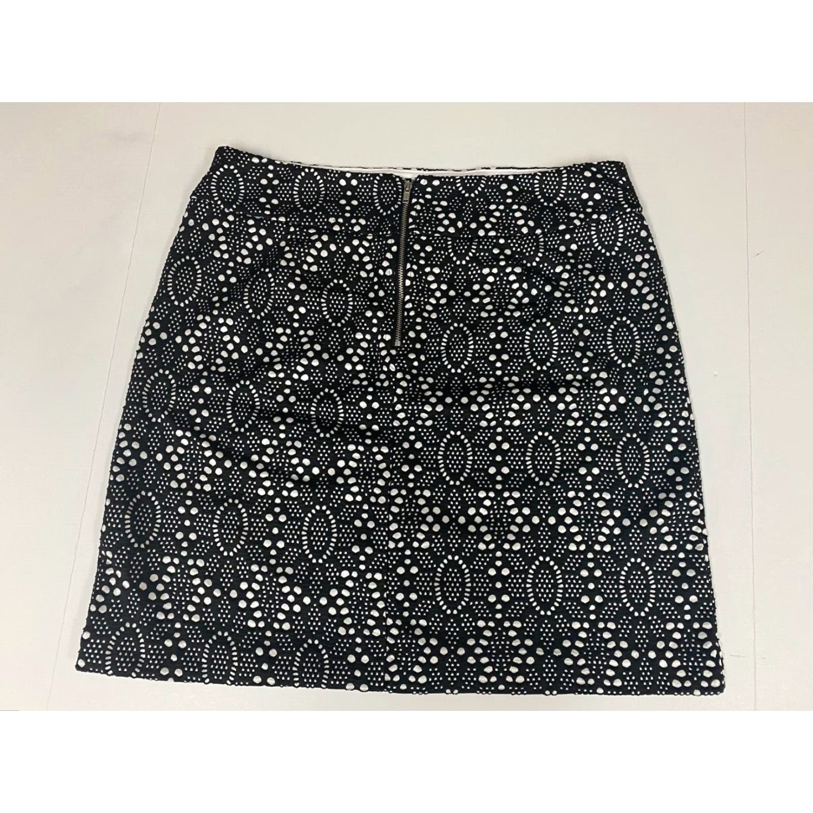 Vintage New York and Company Skirt Womens 12 Black A-Line Floral Knit Zip Pockets Short Vintage No (adjusted to fit rules) Size 34" / US 12 / IT 48 - 7 Thumbnail