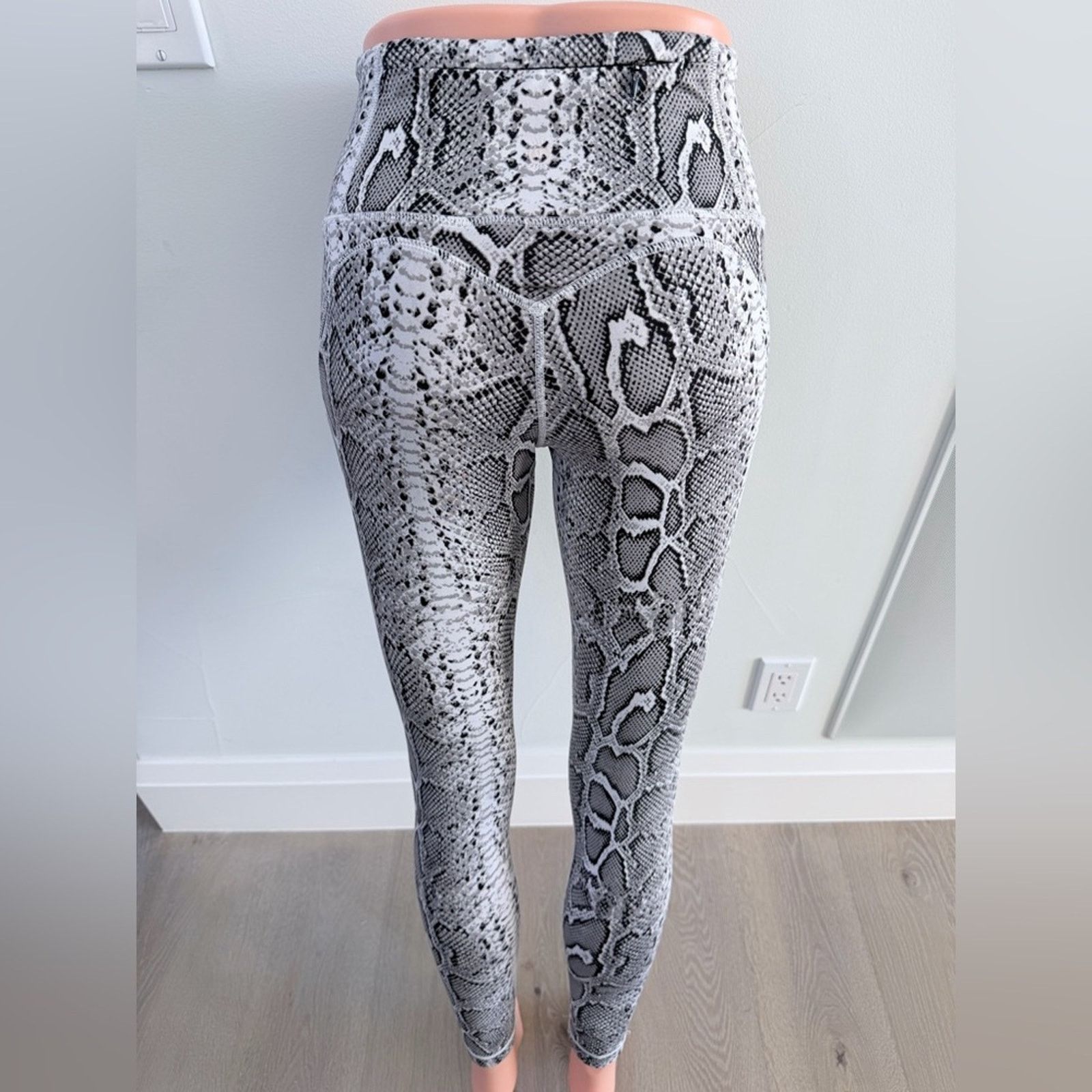 Other Snakeskin Print Leggings Yoga Gym Workout Pilates size S/M Size 26" / US 2 / IT 38 - 5 Thumbnail