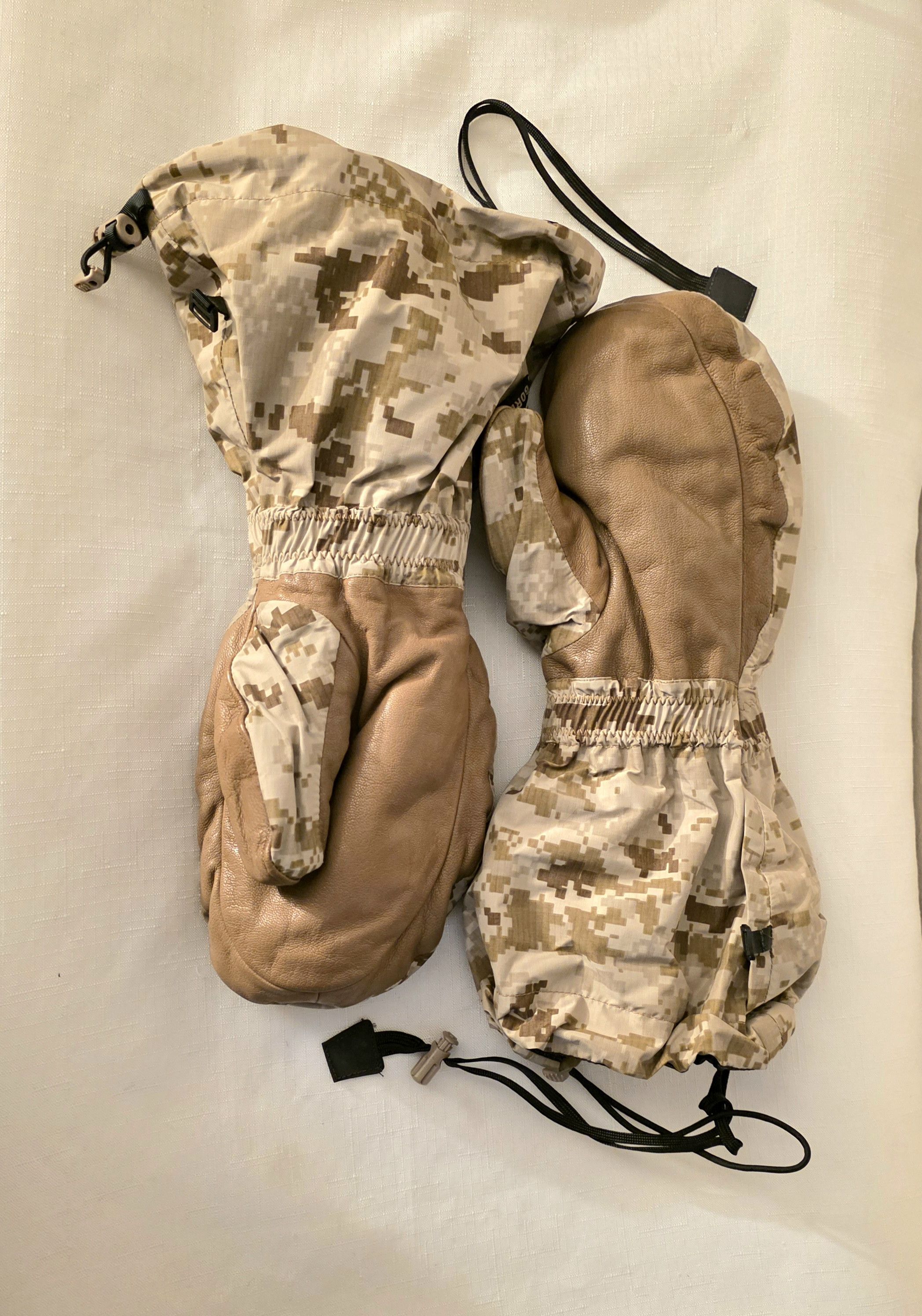 Outdoor Research Outdoor Research Firebrand SZ Large Mitts Gore-Tex Size ONE SIZE - 2 Thumbnail