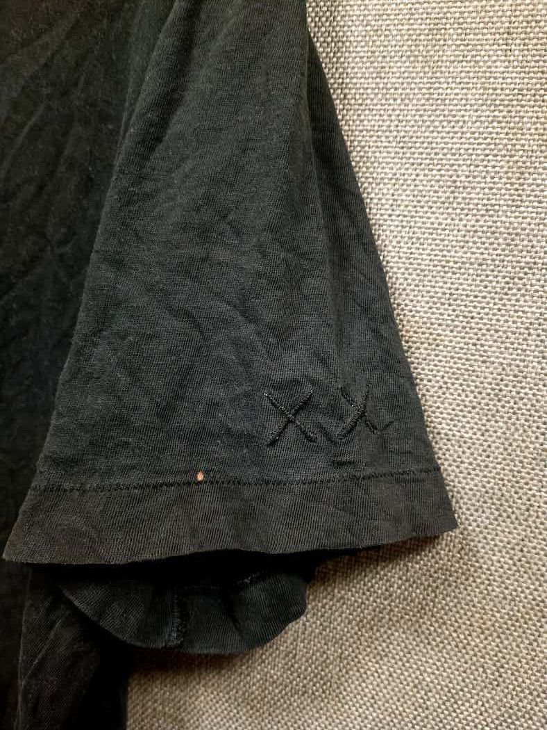 Japanese Brand × Kaws × Uniqlo t shirt kaws x uniqlo Size US XL / EU 56 / 4 - 3 Thumbnail
