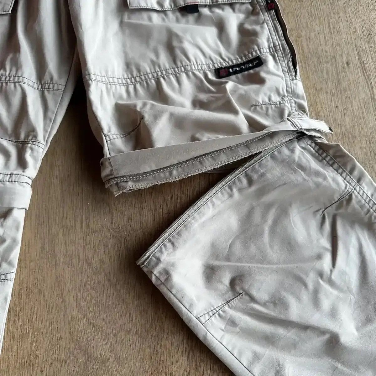 JNCO STEALS🔥THRILLER CARGO BAGGY MULTIPOCKET PARACHUTE ( 2 in 1) Size US 33 - 14 Thumbnail