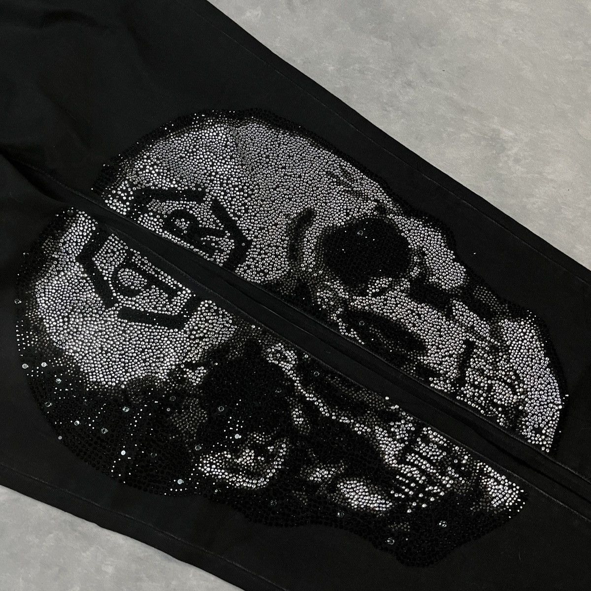 Japanese Brand Rhinestone Skull Embellished Denim Punk Rock Luxury Jeans Size US 38 / EU 54 - 2 Thumbnail