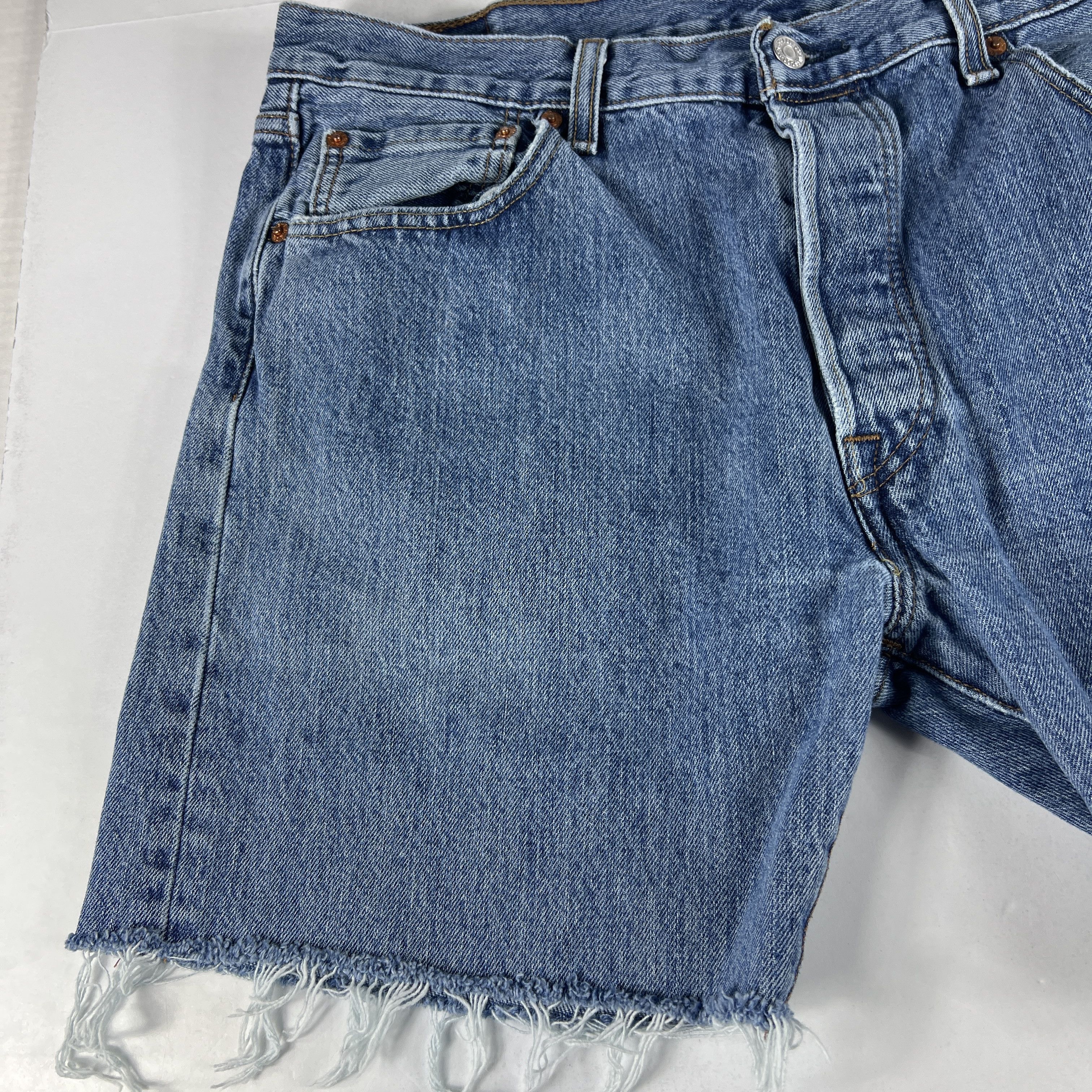 Levi's Levi's Jean Shorts 501 Straight Faded Cut Off Denim Jorts Size US 35 - 2 Thumbnail