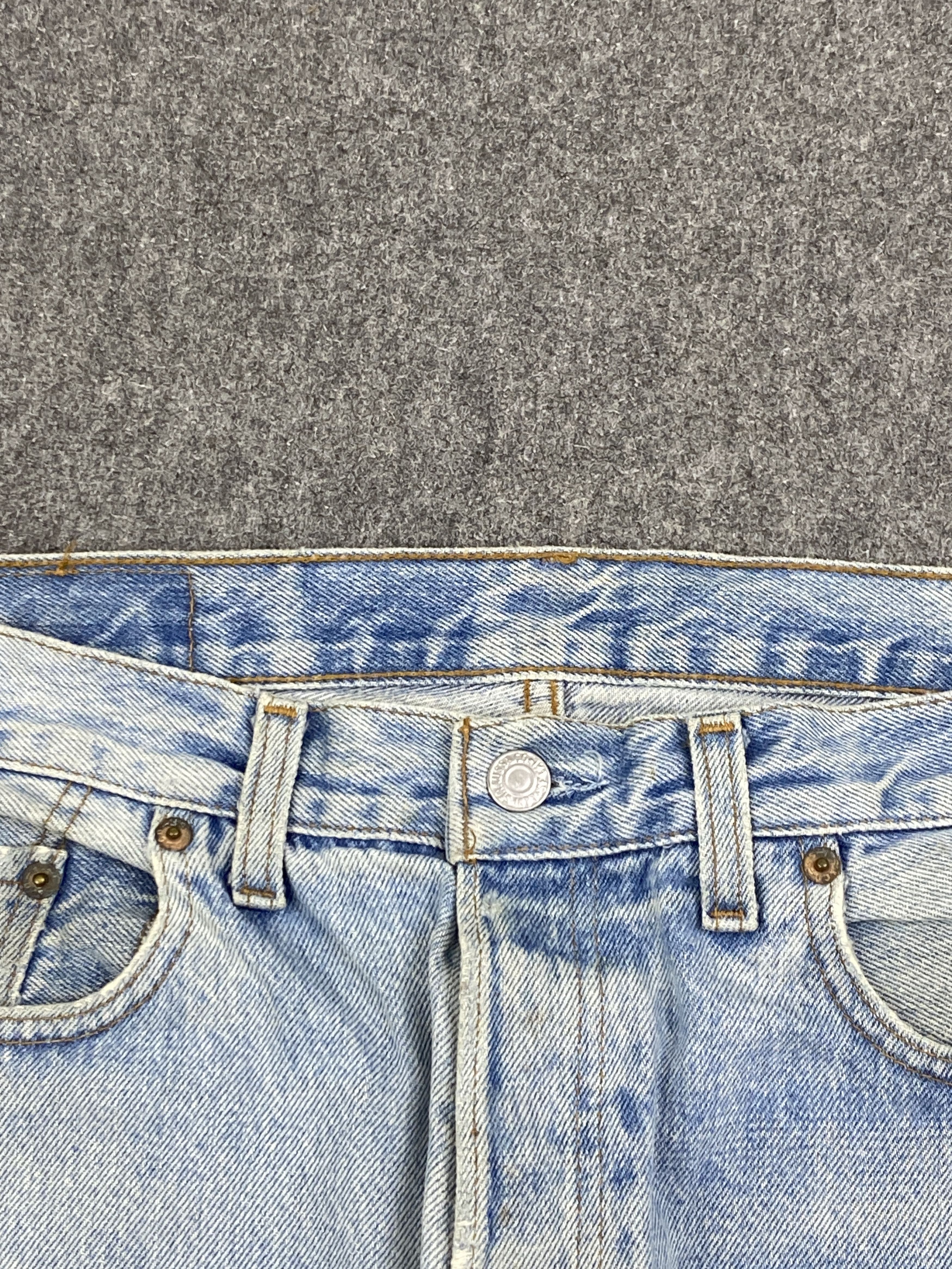 Levi's Vintage Levis 501 Light Blue Wash Denim DP2808 Size US 33 - 9 Thumbnail