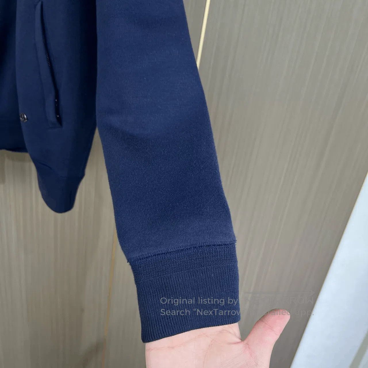 Louis Vuitton louis vuitton logo zip. Size XS / US 0-2 / IT 36-38 - 4 Thumbnail