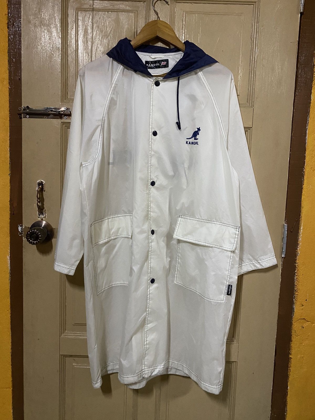 Kangol Vintage Kangol England White Hooded Long Coat Rain Jacket Size US L / EU 52-54 / 3 - 6 Thumbnail