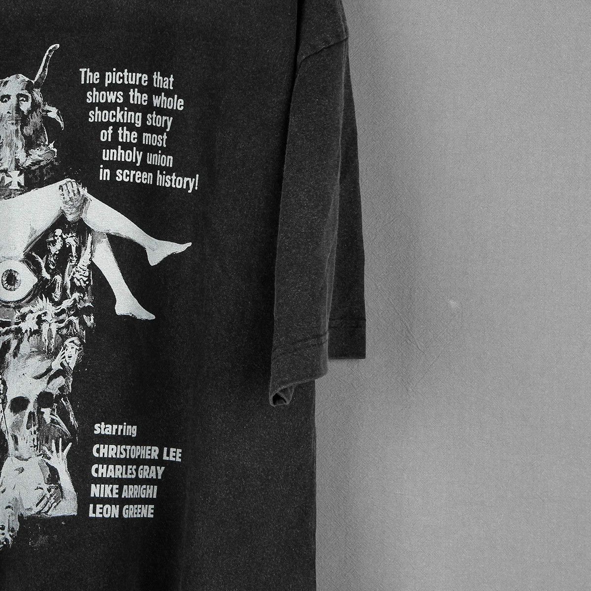 Vintage The Devil Rides Out T-Shirt Size US XL / EU 56 / 4 - 3 Thumbnail
