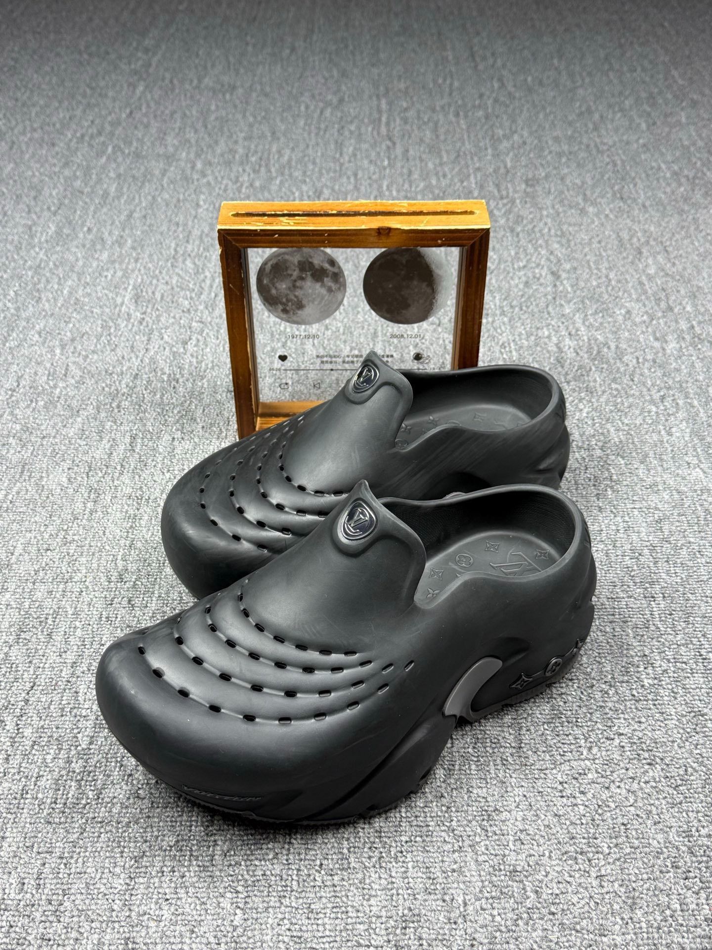 Louis Vuitton Louis Vuitton Shark Black Sandals 8 Men Size US 8 / EU 41 - 1 Thumbnail