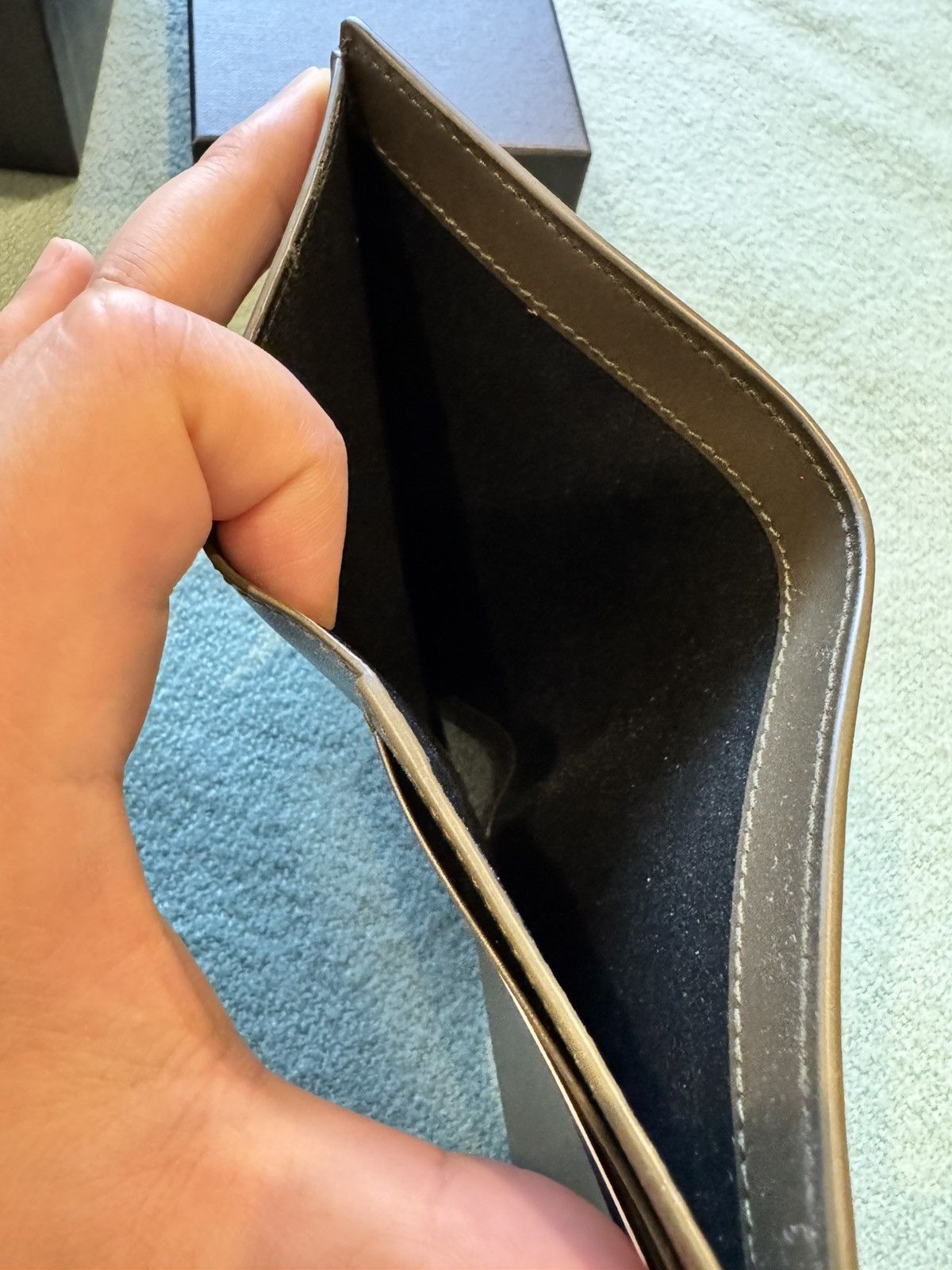 Yves Saint Laurent Saint Laurent Paris Credit Card Wallet in Smooth Leather Size ONE SIZE - 11 Thumbnail