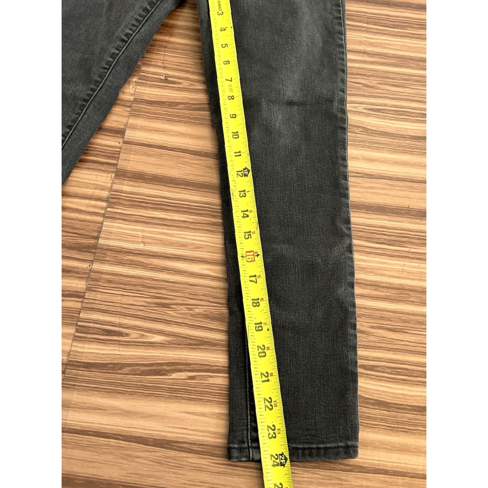 Levi's Womens Levi's 711 Jeans Skinny Black 28 Regular Denim Cotton Blend Zipper Button Pockets Logo 90s Grunge City Womens Size 28" / US 6 / IT 42 - 4 Thumbnail