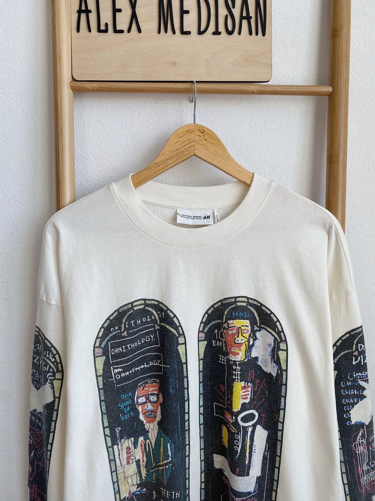 H&M × Jean-Michel Basquiat × Who Decides War WHO DECIDES WAR x BASQUIAT x H&M LONG SLEEVE RELAXED T-SHIRT Size US L / EU 52-54 / 3 - 3 Thumbnail