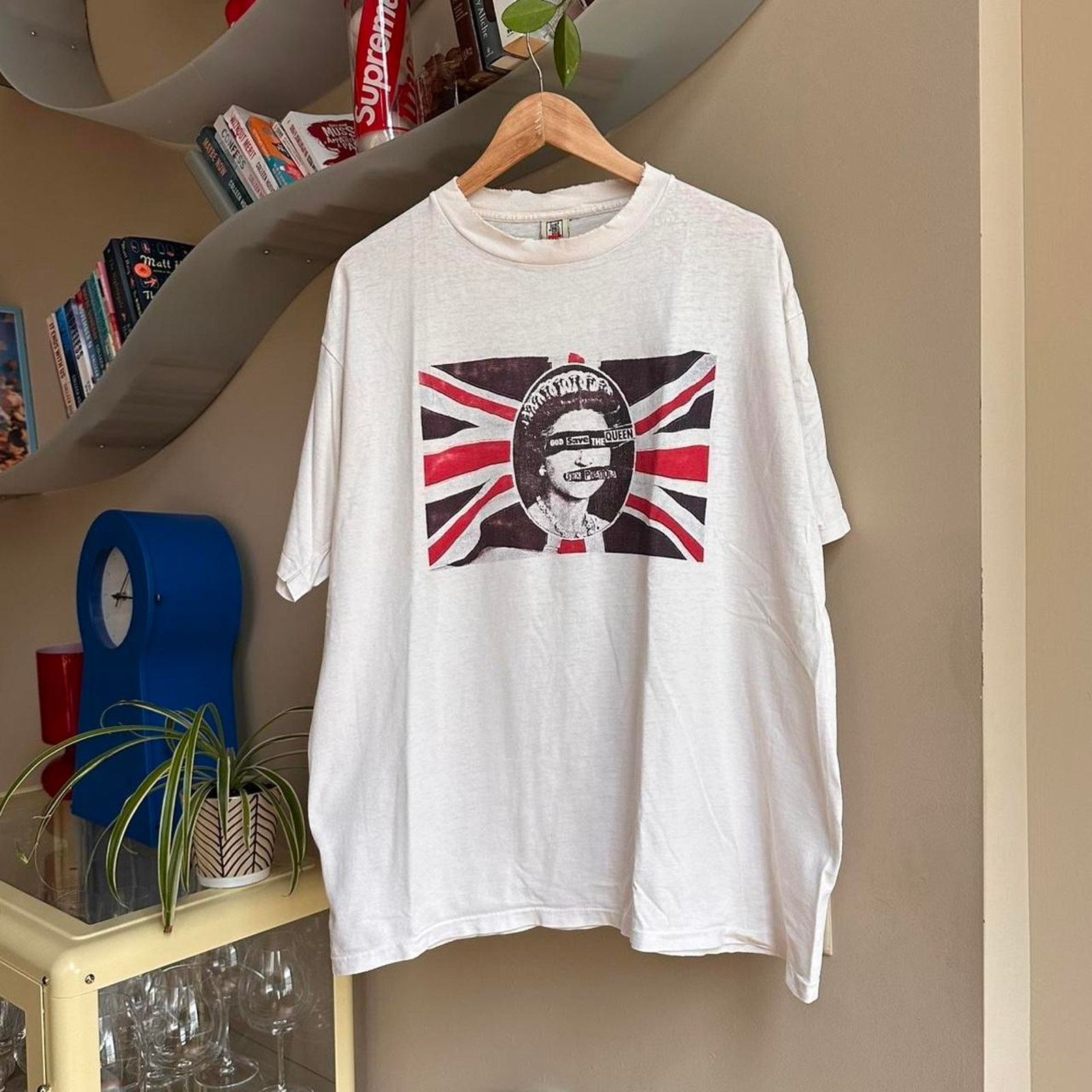 Band Tees × Vintage Vintage Sex Pistols God Save The Queen Shirt Size US XL / EU 56 / 4 - 1 Thumbnail