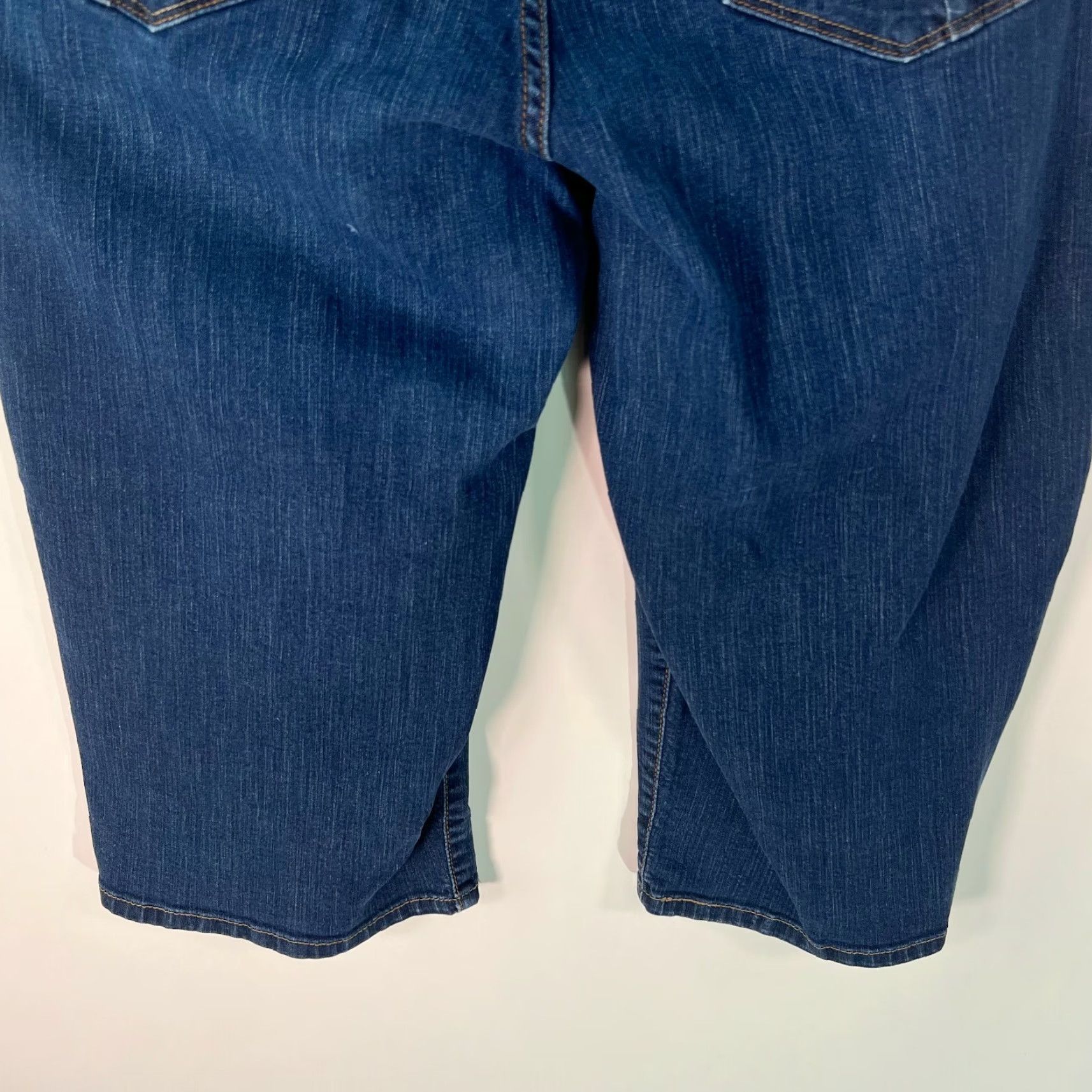 Levi's Levi's Womens Capri Jeans Denim Blue Regular Size 24 5-Pocket Belts Loops Belt Loops Pockets Capri Style Size 30" / US 8 / IT 44 - 6 Thumbnail
