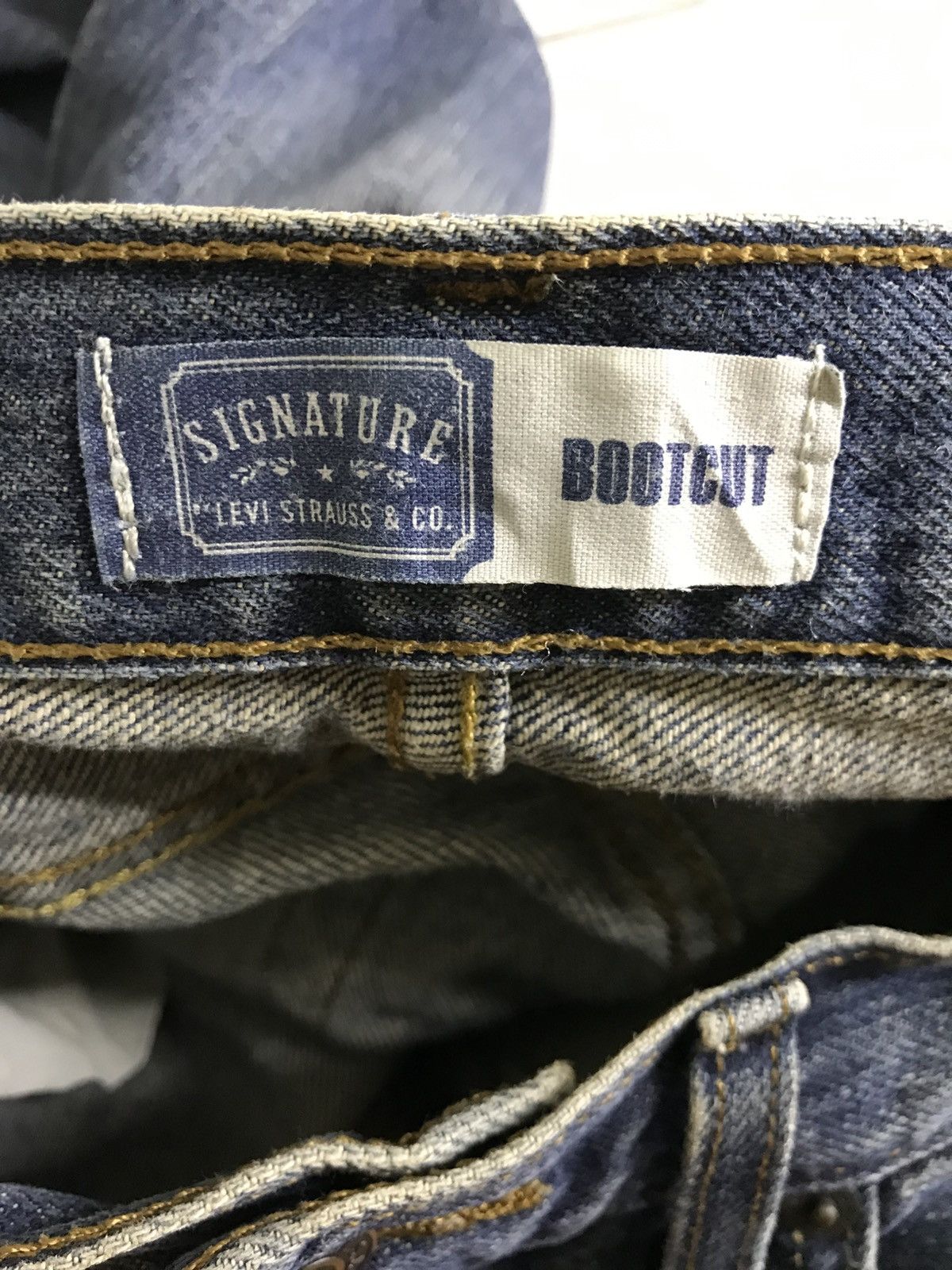Levi's × Vintage Vintage Levi’s Signature Bootcut Distressed Denim Size US 31 - 8 Thumbnail