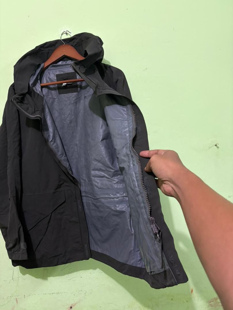 Lemaire Lemaire X Uniqlo Waterproof Jacket Olive Color with Hoodies Size US L / EU 52-54 / 3 - 5 Thumbnail