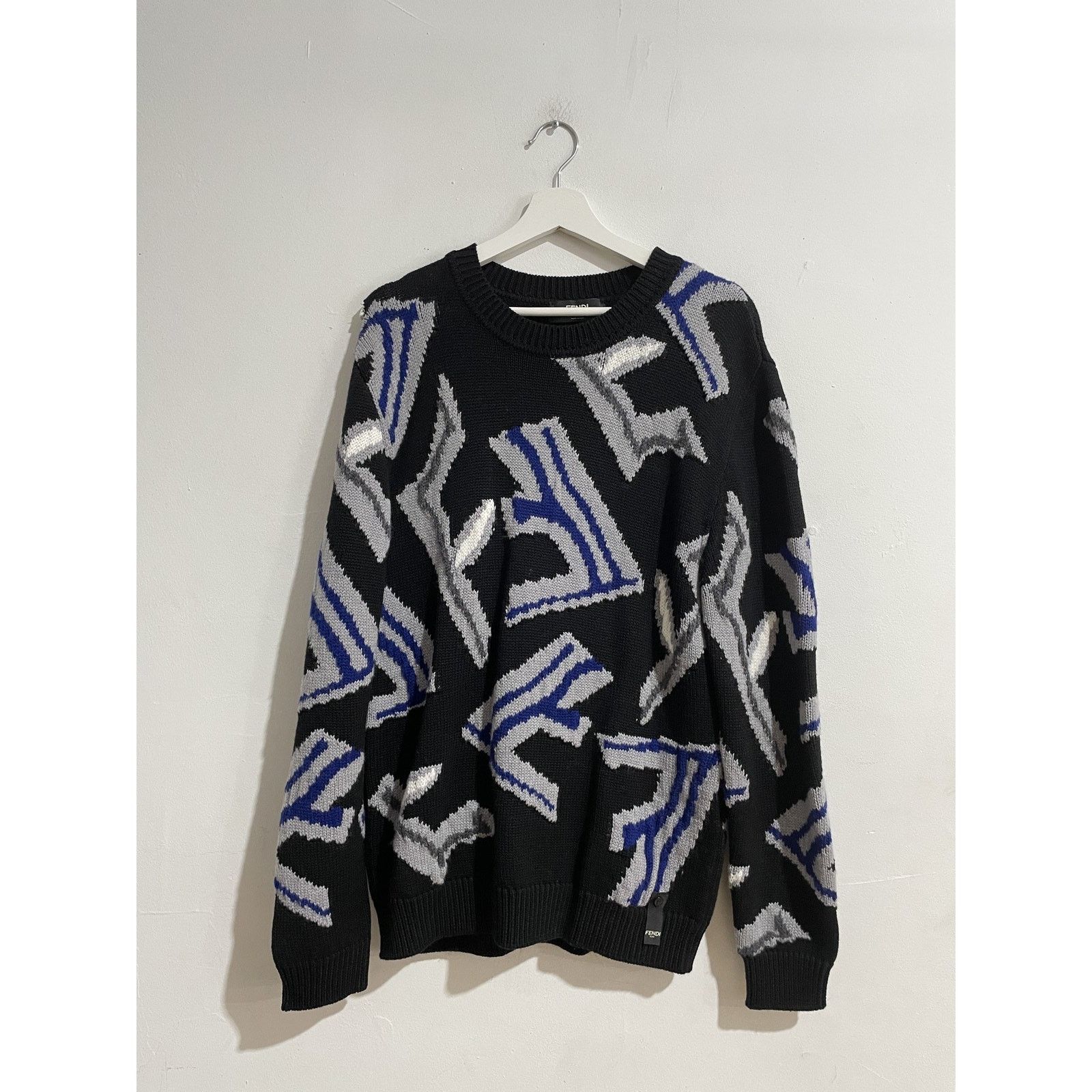 Fendi FENDI FRAGMENT MONOGRAM WOOL SWEATER SIZE 48 (US M) PREOWNED Size US M / EU 48-50 / 2 - 1 Thumbnail