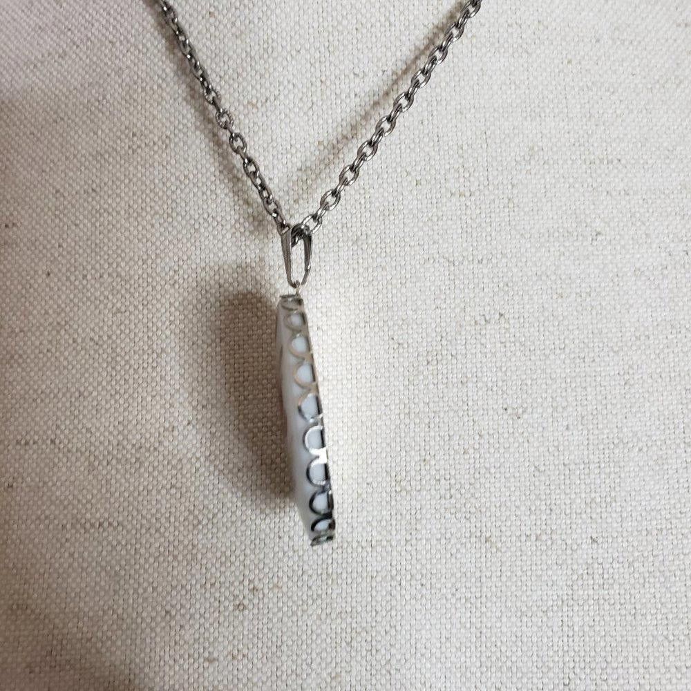 Designer Ladies Vintage Flower Pendant Necklace Size ONE SIZE - 4 Thumbnail