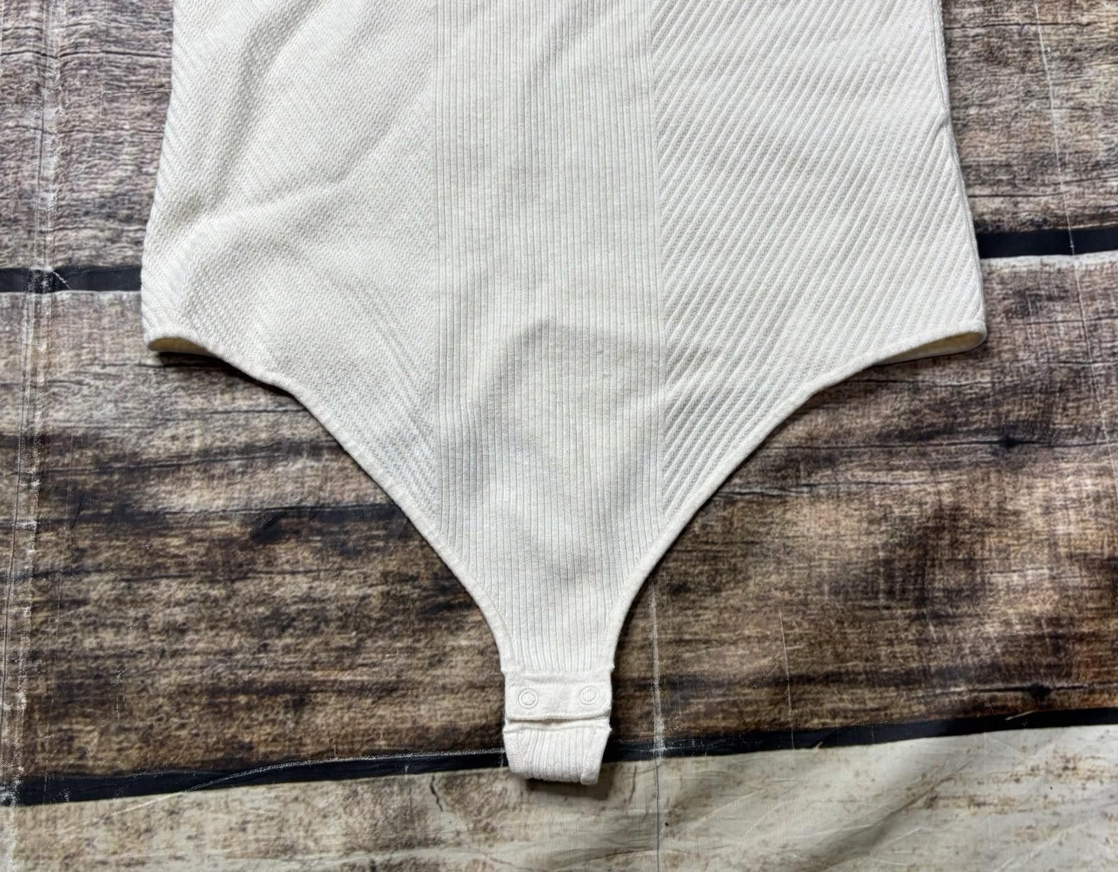 Aritzia Aritizia Babaton Bodysuit Women's Small White Sleeveless Size S / US 4 / IT 40 - 5 Thumbnail