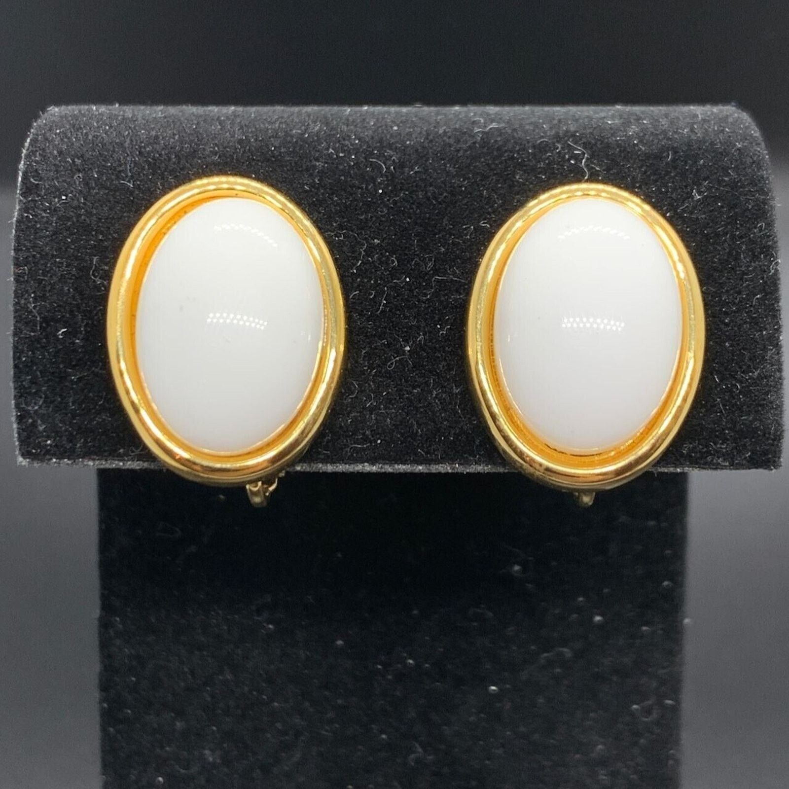 Other Trifari Vintage Gold Tone White Cabochon Clip On Earrings Size ONE SIZE - 1 Thumbnail