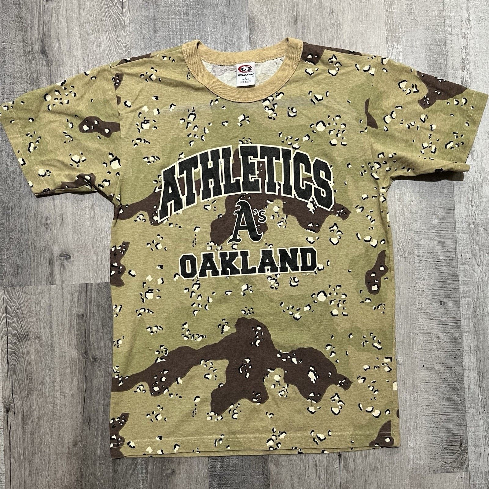 Vintage Vintage Oakland Athletics True Fan Camo Baseball MLB T Shirt Size US L / EU 52-54 / 3 - 1 Thumbnail