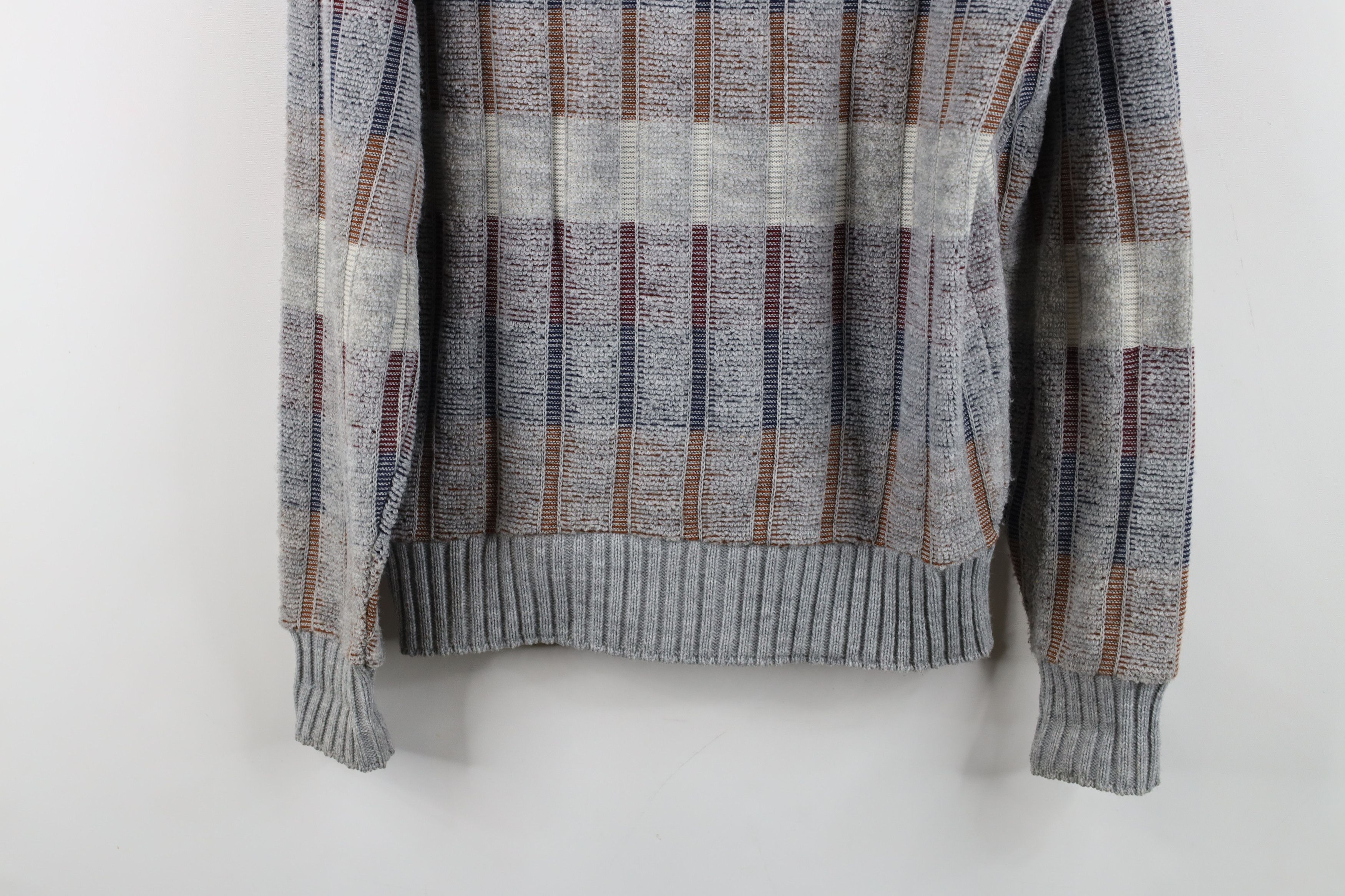 Vintage Vintage 70s Streetwear Textured Fleece Knit V-Neck Sweater Size US M / EU 48-50 / 2 - 10 Thumbnail