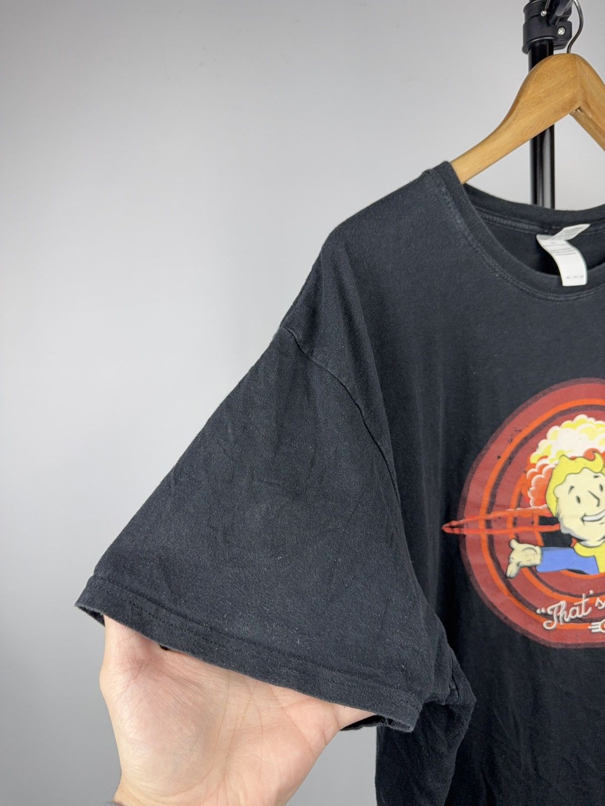 Vintage 00s Fallout Vault Boy “That’s All Folks” Graphic T-Shirt Size US XXL / EU 58 / 5 - 9 Thumbnail