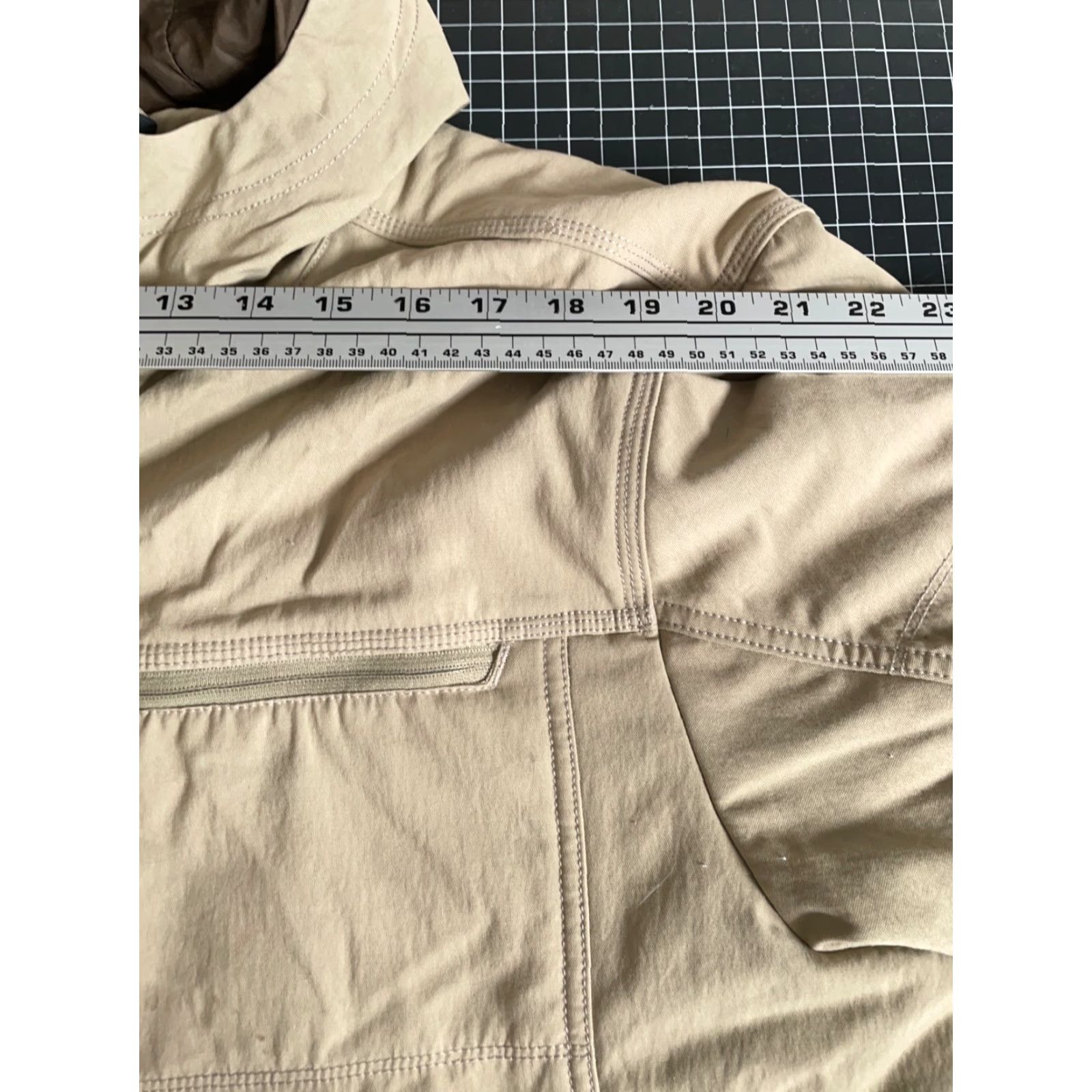 Mountain Hardwear Mountain Hardwear Hooded Zip Up Jacket Men's Large Beige Nylon Insulated Size US L / EU 52-54 / 3 - 7 Thumbnail
