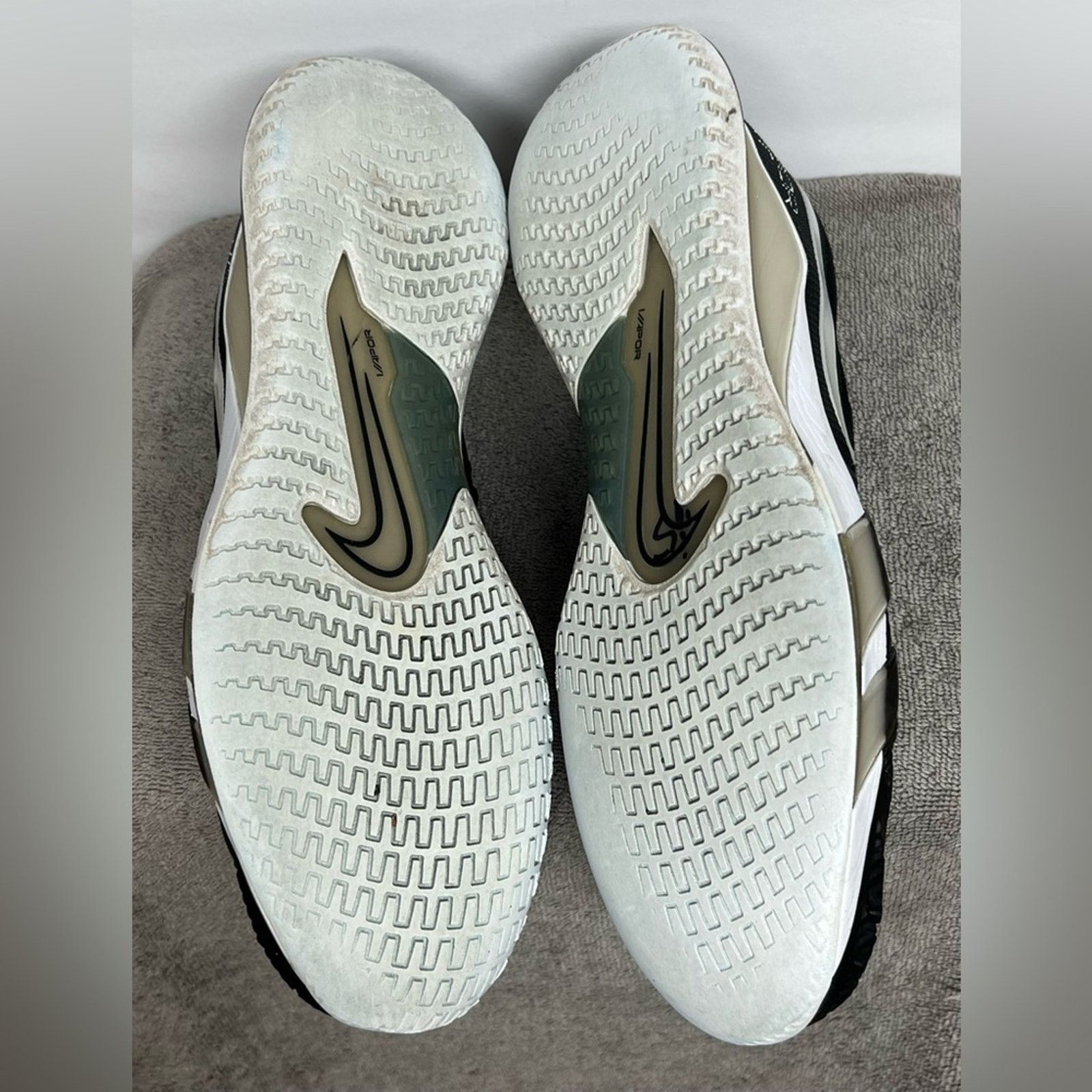 Nike Nike React Vapor NXT HC Pickleball Tennis Shoes CV0724-002 Size US 12.5 / EU 45-46 - 8 Thumbnail