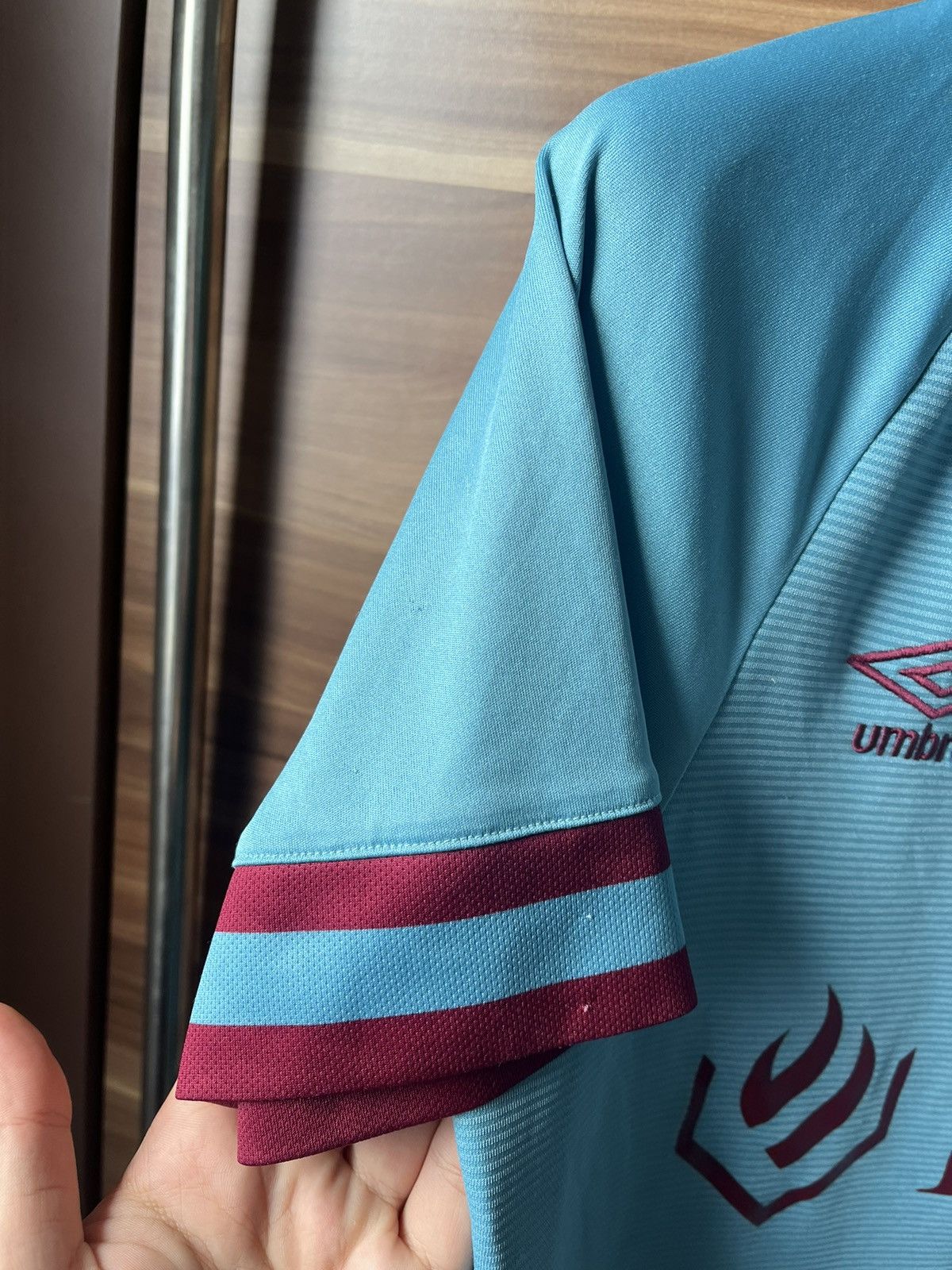 Umbro Umbro Burnley Football Jersey #36 Jordan Away 2022/2023 Size US S / EU 44-46 / 1 - 5 Thumbnail