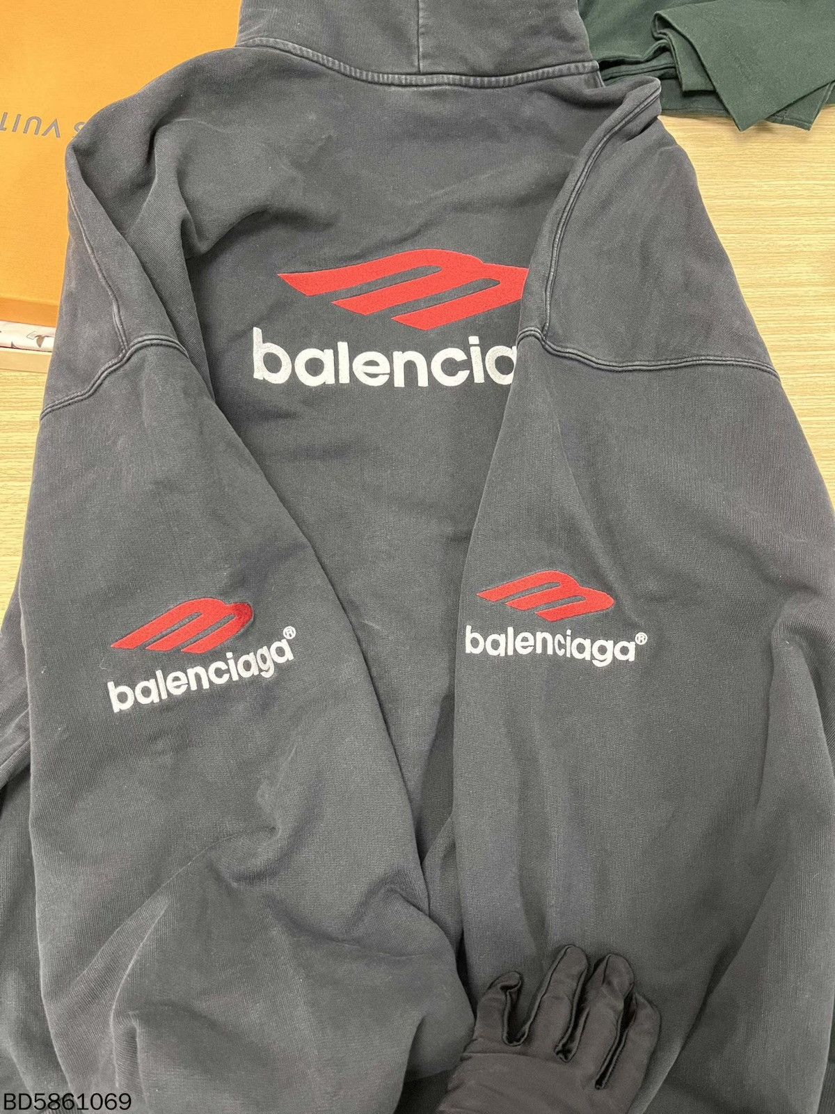 Balenciaga Balenciaga 23FW logo Sweatshirt size4 Size US XL / EU 56 / 4 - 2 Thumbnail