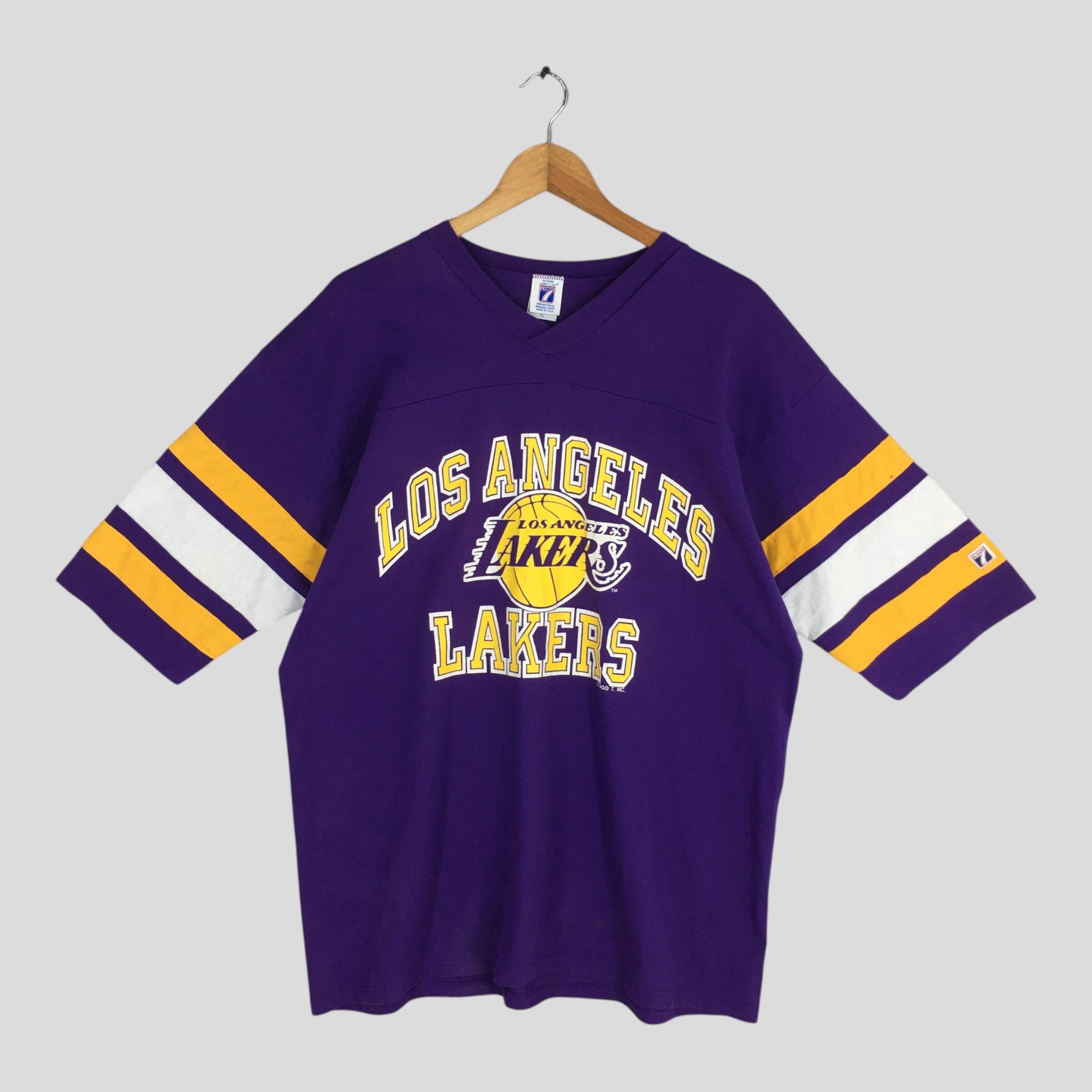 NBA Vintage 90s Los Angeles Lakers NBA Purple T shirt XLarge Size US XL / EU 56 / 4 - 1 Thumbnail