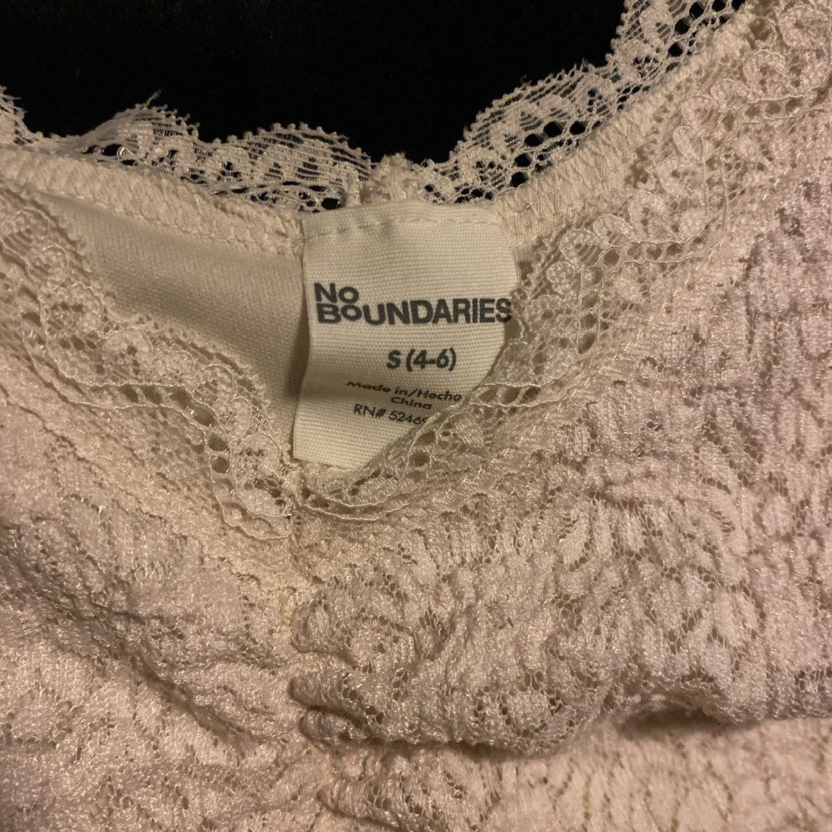 Other No Boundaries Ivory Lace Cropped V-Neck Floral Blouse Size S / US 4 / IT 40 - 3 Thumbnail