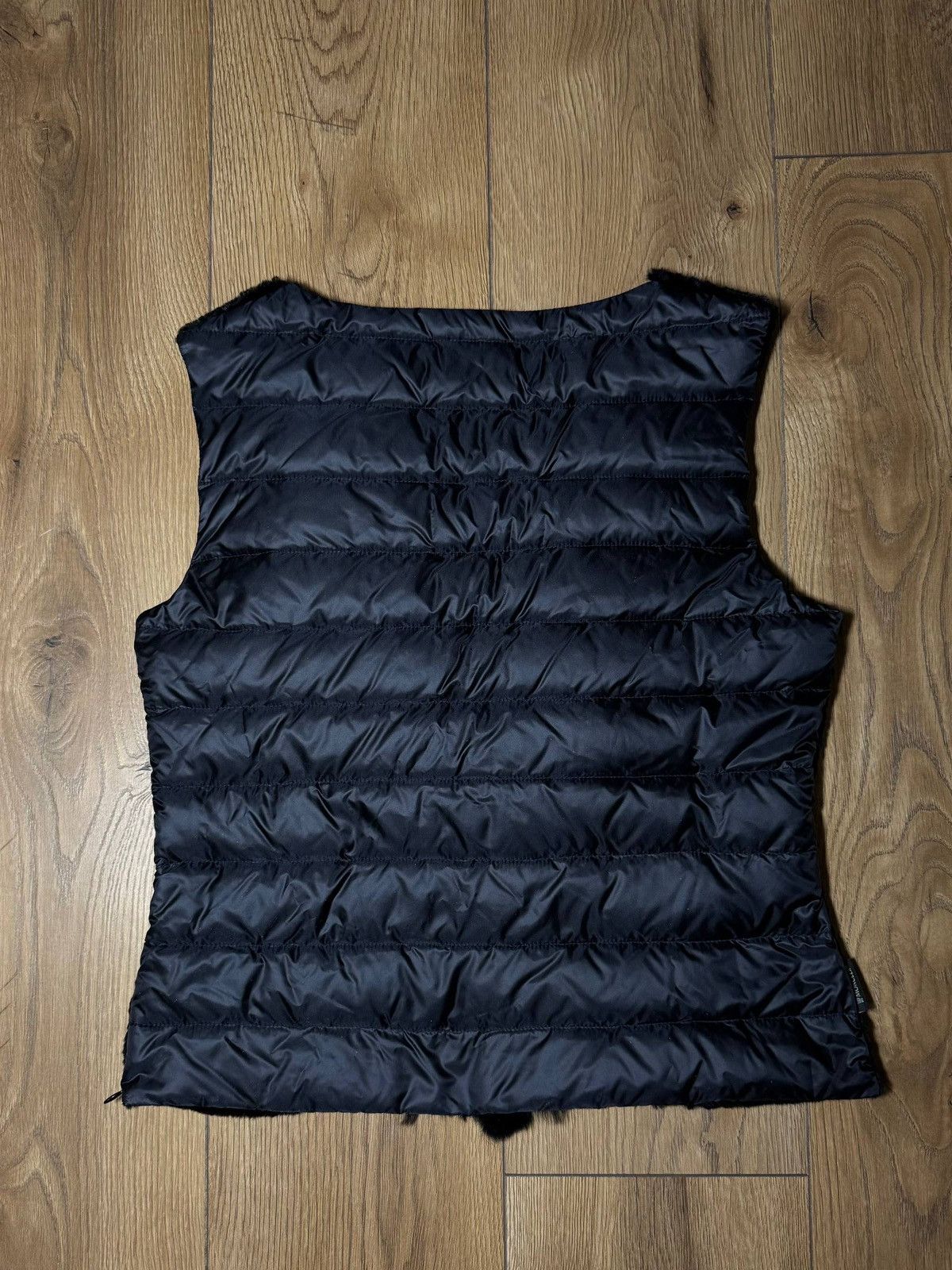 Moncler Women`s Moncler Black Textured Faux-Fur Vest Autentic Size L Size L / US 10 / IT 46 - 22 Thumbnail