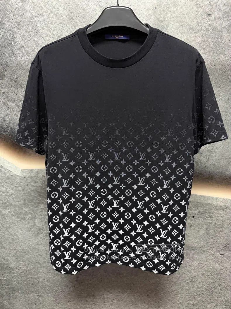 Louis Vuitton Louis Vuitton Full print gradient short sleeves Size US L / EU 52-54 / 3 - 1 Thumbnail
