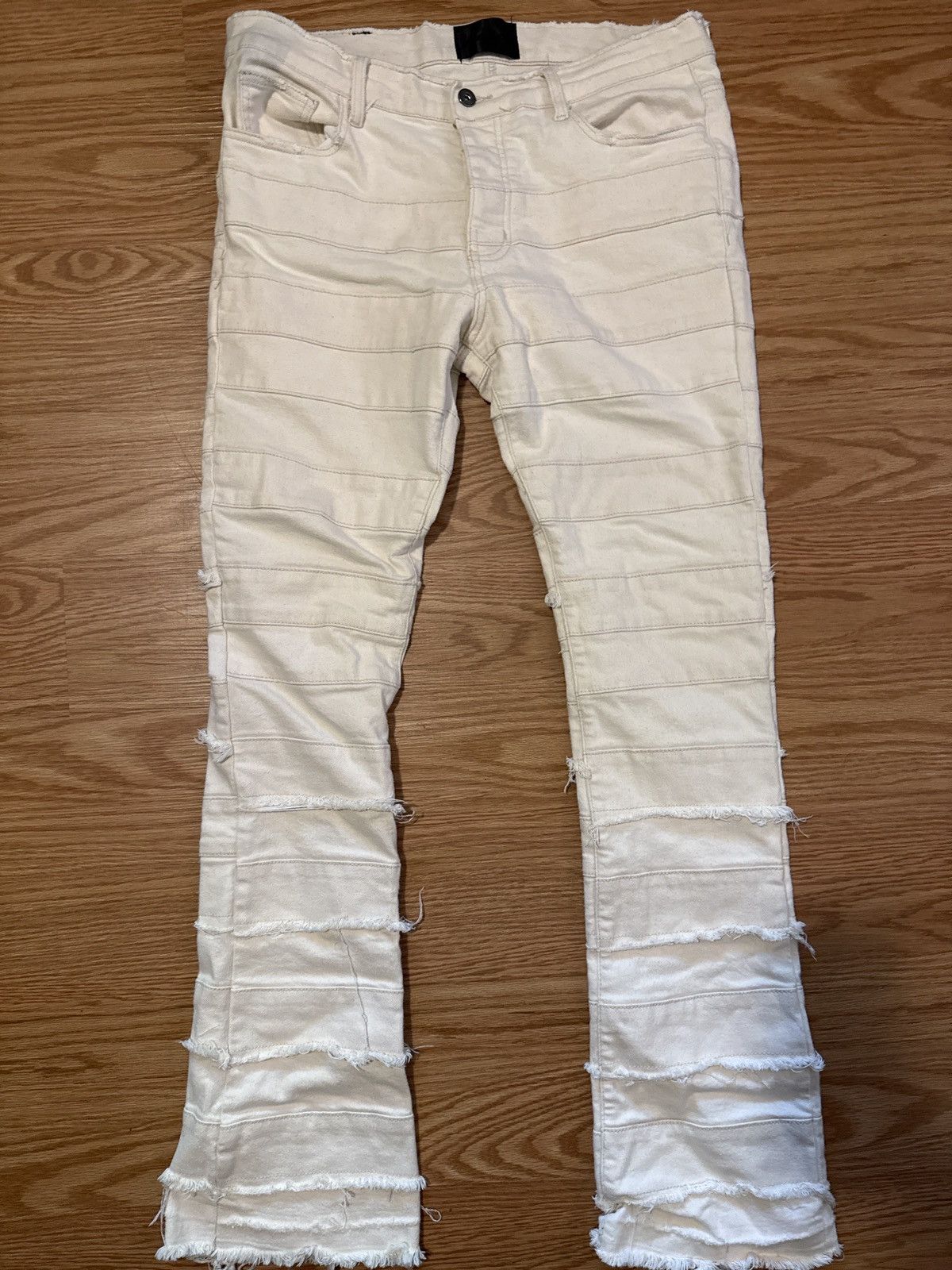 Valabasas PHOENIX" WHITE STACKED FLARE JEAN Size US 35 - 1 Thumbnail