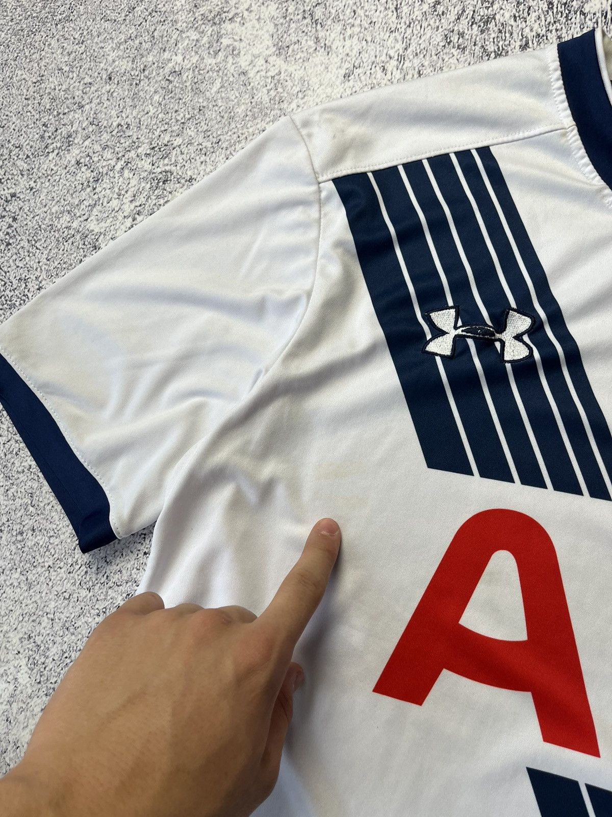Vintage Mens Under Armour Tottenham Hotspur football shirt (Butleg) Size US XL / EU 56 / 4 - 13 Thumbnail