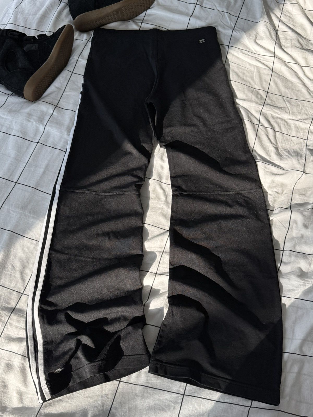 Adidas Very Rare Adidas 3 Stripe Sexy Yoga Low Waisted Flared Size 28" / US 6 / IT 42 - 8 Thumbnail