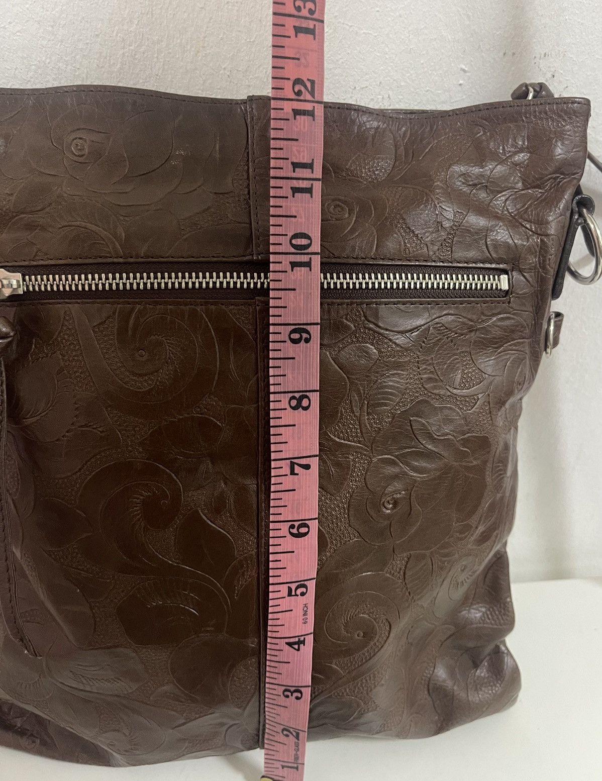Japanese Brand LEATHER FLOWER PATTERN SLING/CROSSBODY BAG Size ONE SIZE - 4 Thumbnail