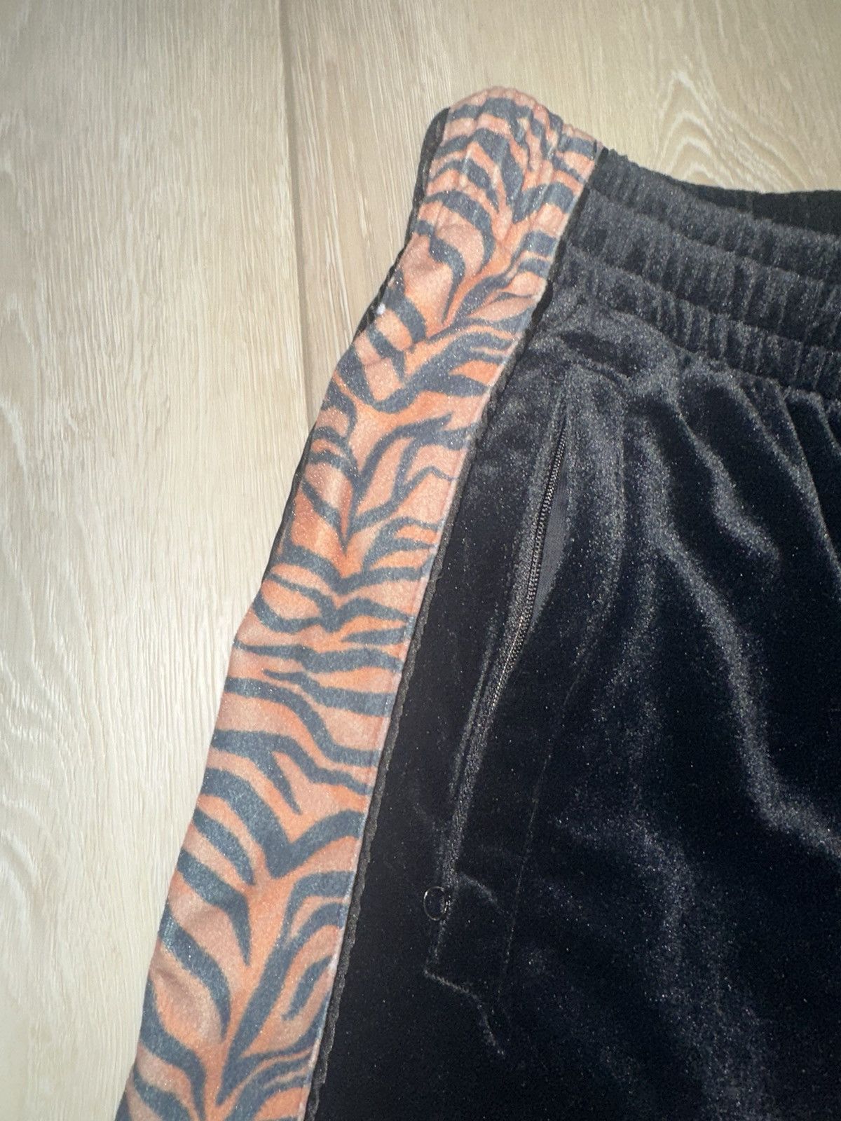 Billionaire Boys Club × Icecream Billionaire Boys Club Tiger Print Velvour Track Pants Size US 32 / EU 48 - 4 Thumbnail