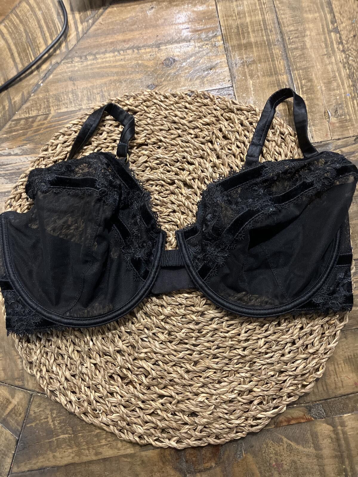 Other NWOT Victoria's Secret Black Lace Underwire Bra Size 36DD Size ONE SIZE - 1 Thumbnail