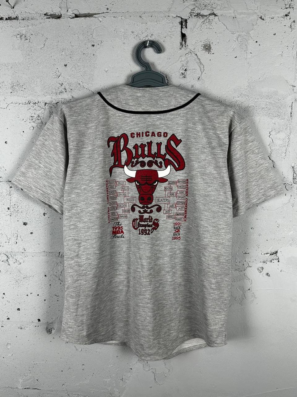NBA × Vintage Vintage 90s Chicago Bulls NBA Finals 1995 Basketball T-Shirt Size US M / EU 48-50 / 2 - 1 Thumbnail