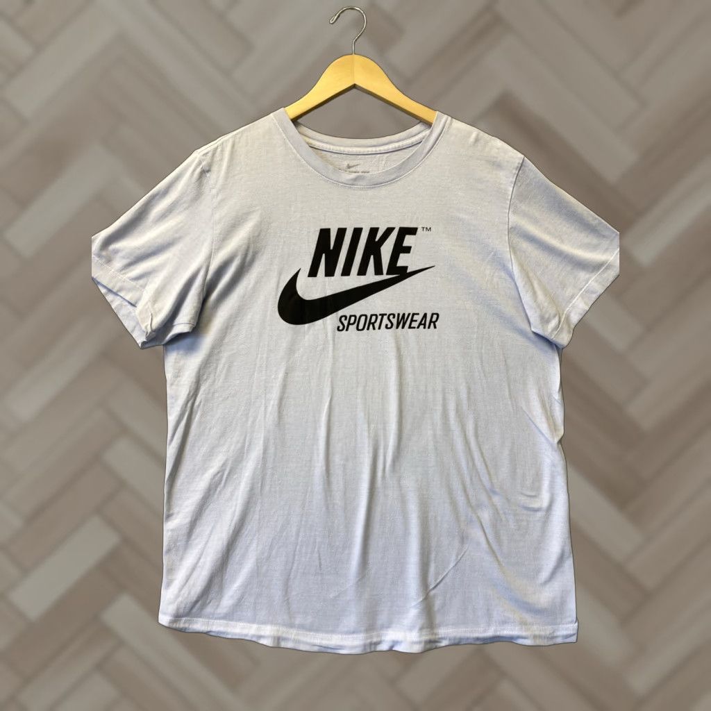 Nike The Nike Tee Men's T-Shirt Sz L Logo Sportswear Short Sleeve Lavender 126-8 Size US L / EU 52-54 / 3 - 1 Thumbnail