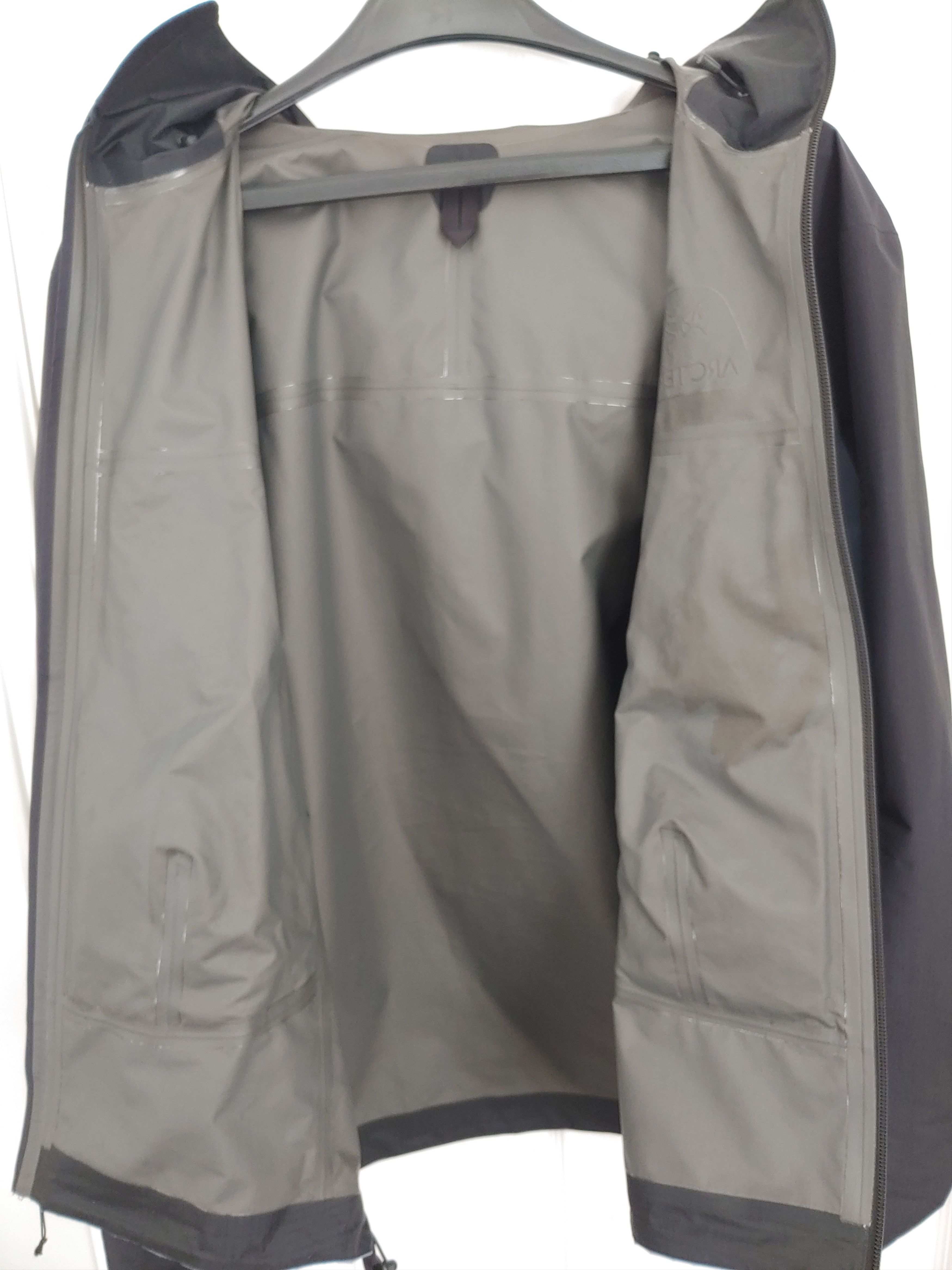 Arc'teryx Arcteryx x BEAMS Beta SL men's size medium Size US M / EU 48-50 / 2 - 11 Thumbnail