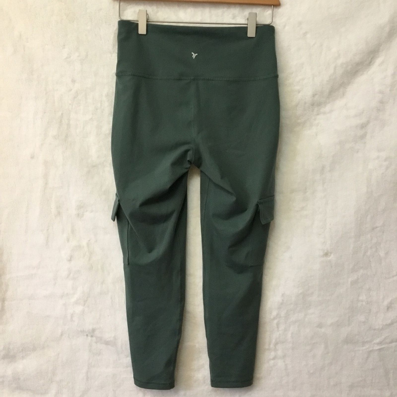Old Navy Old Navy Green Active High-Rise Go-Dry Leggings Size 28" / US 6 / IT 42 - 8 Thumbnail